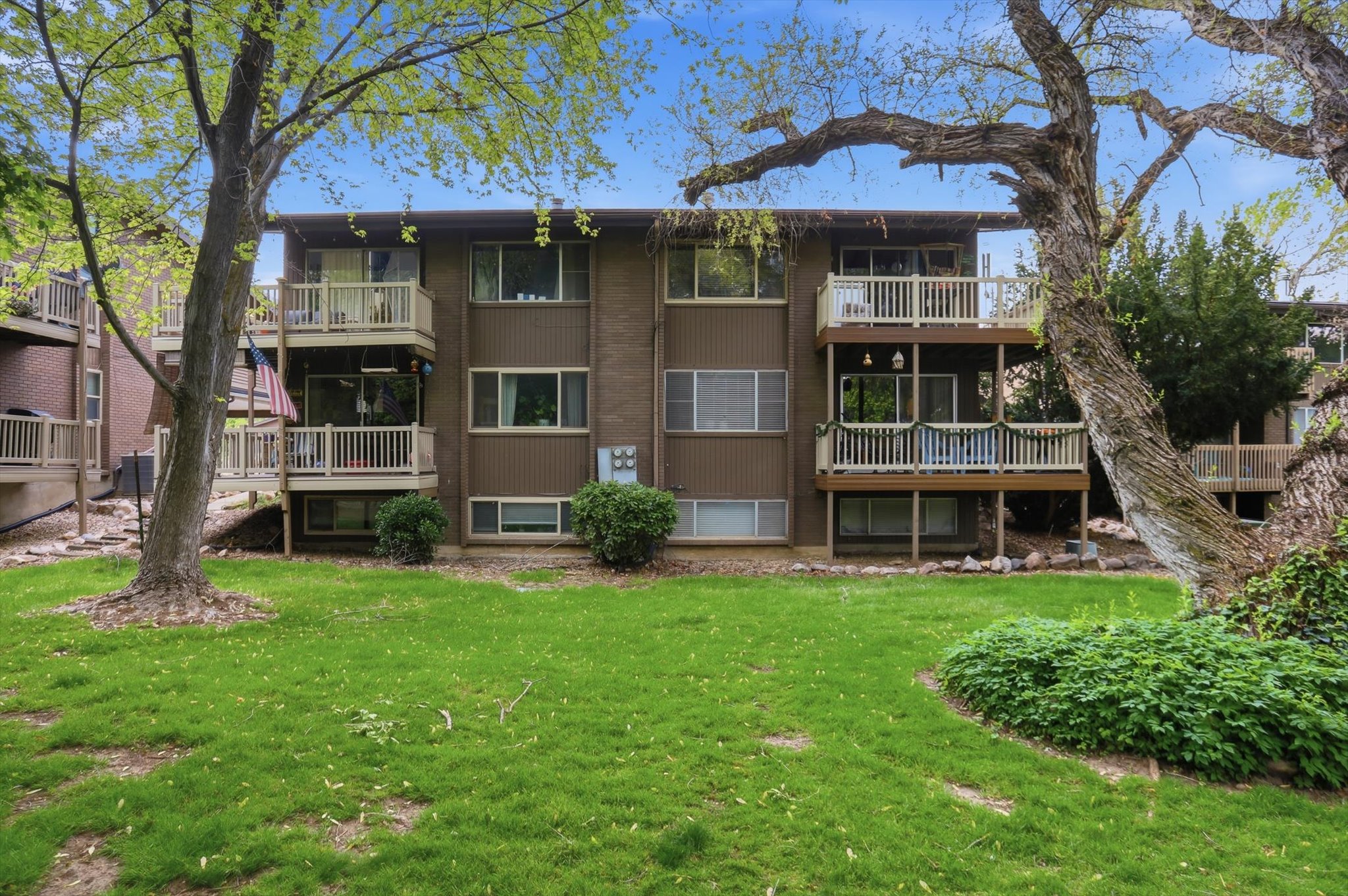 View of apartment building / complex