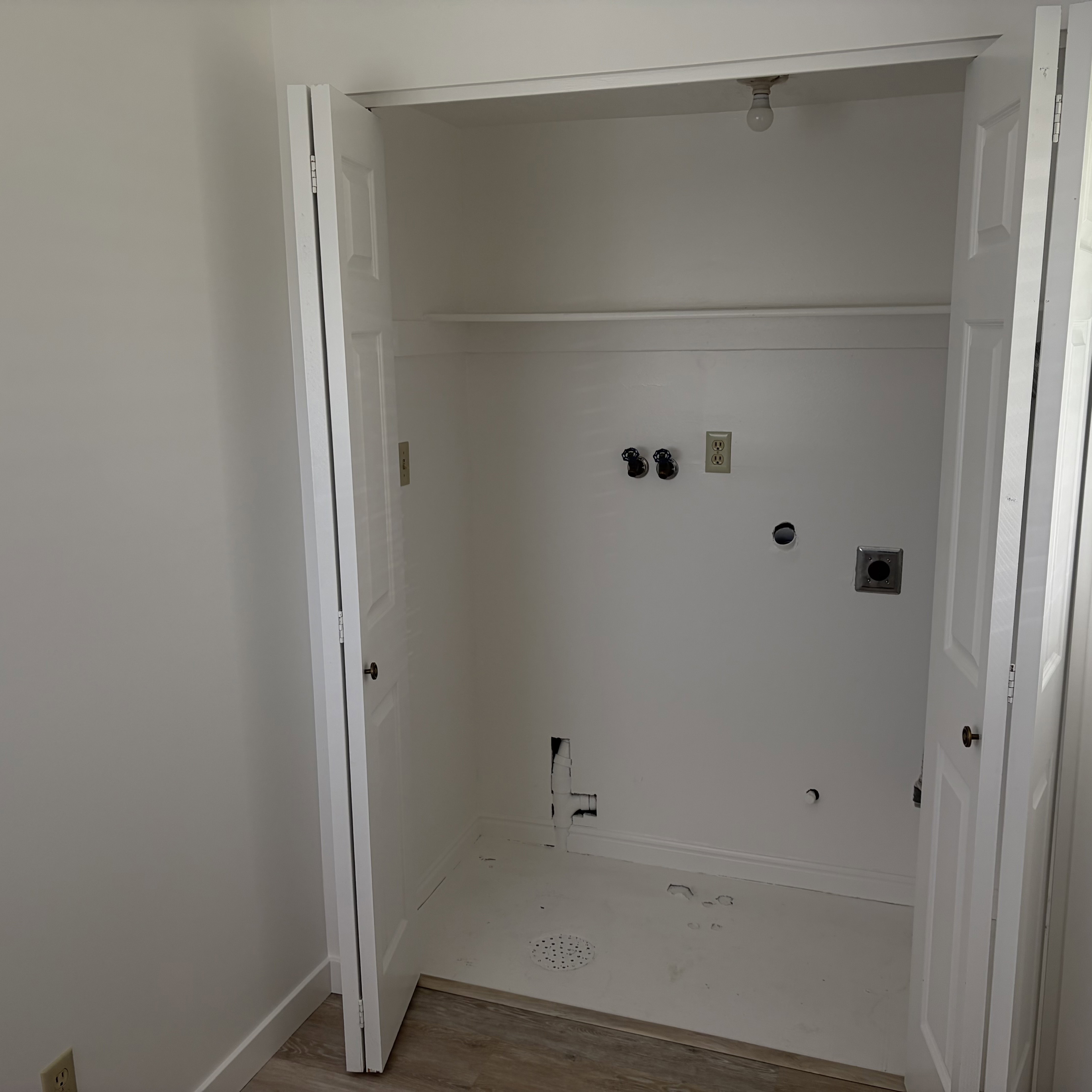 Laundry area featuring electric dryer hookup, washer hookup, light wood-type flooring, and gas dryer hookup