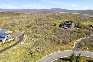 Aerial view of property and surrounding area with mountains