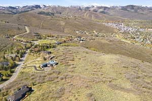 Aerial view of property's location featuring a mountainous background