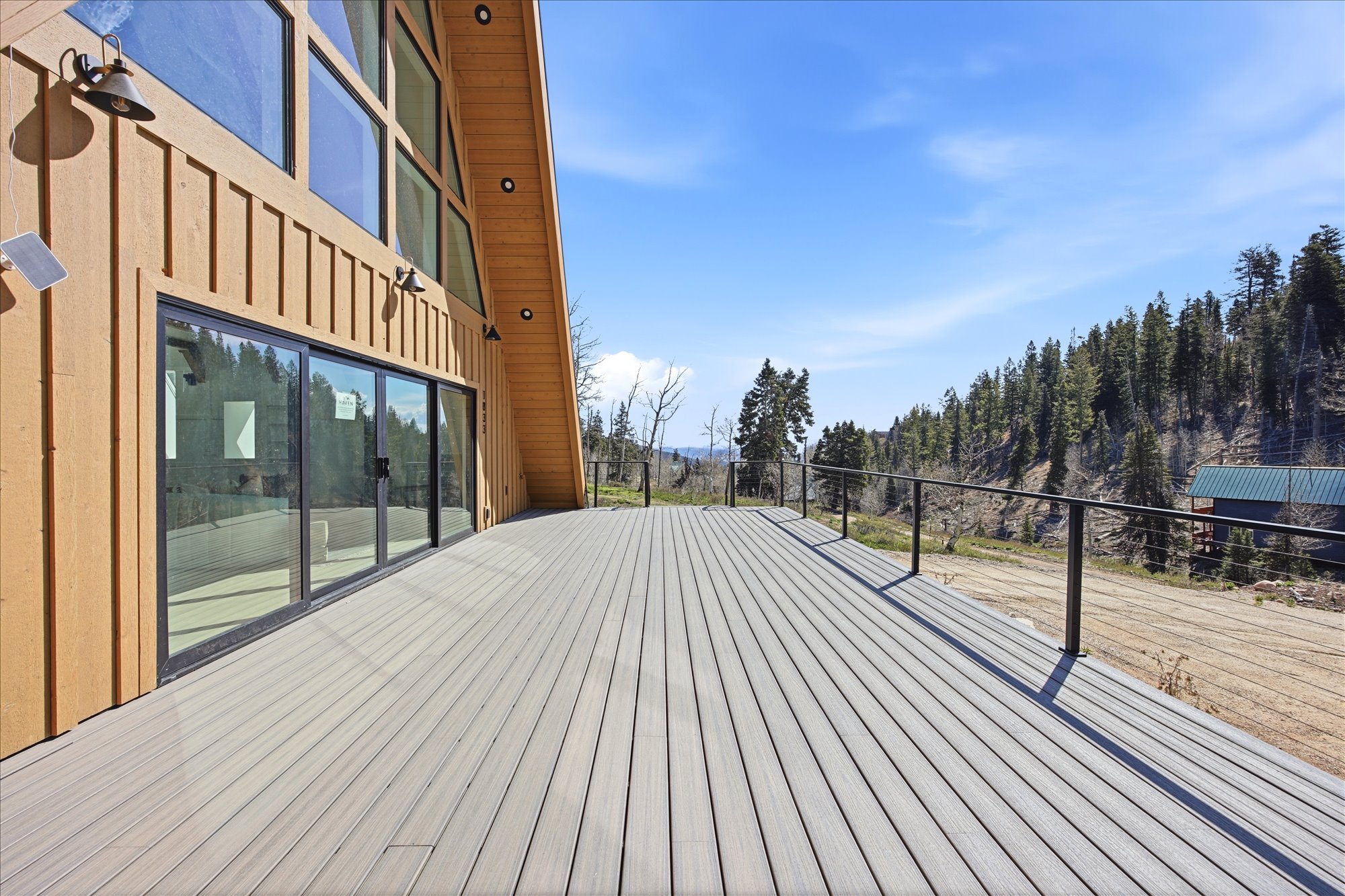 Expansive deck with composite decking and cable railing