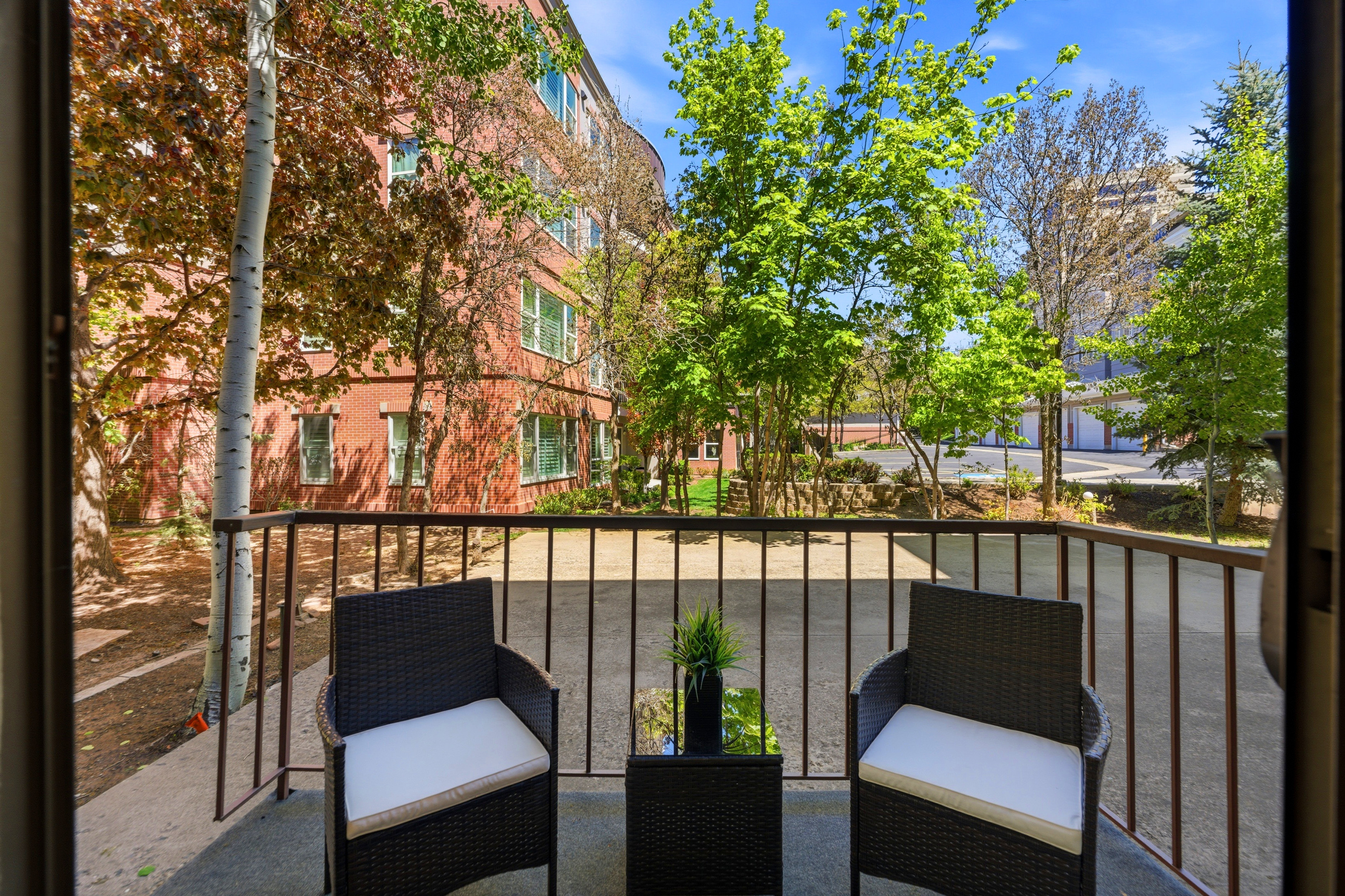 Private balcony featuring a metal railing and concrete flooring