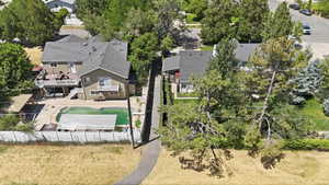 Walk way to elementary school
