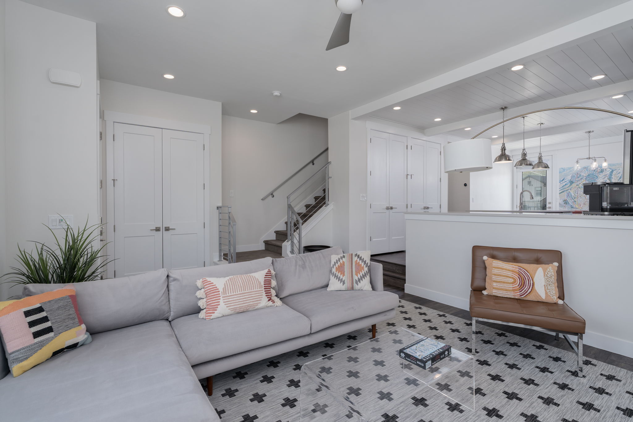 Living area with wood finished floors, ceiling fan, and recessed lighting