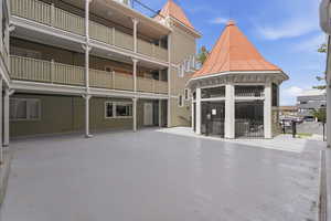 View of apartment building / complex