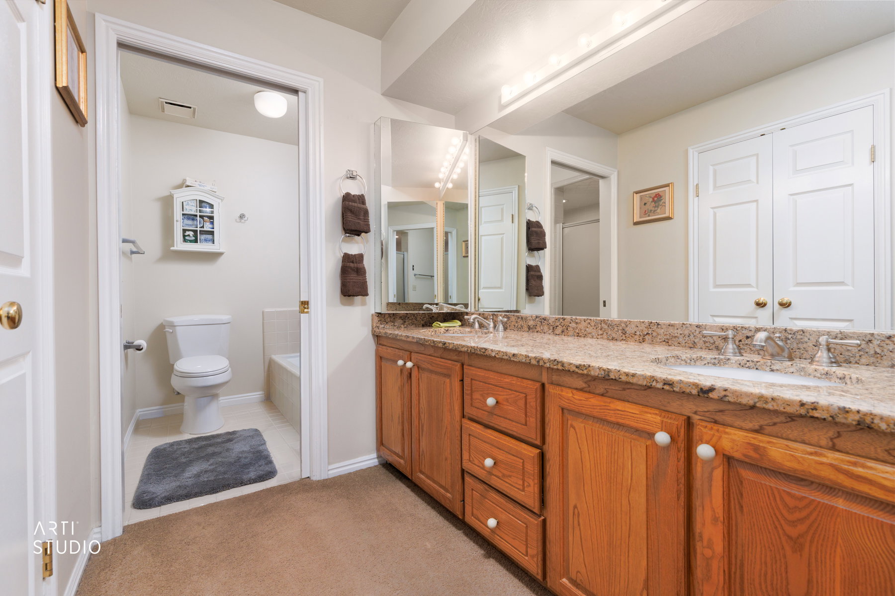 Mater bath featuring dual vanity