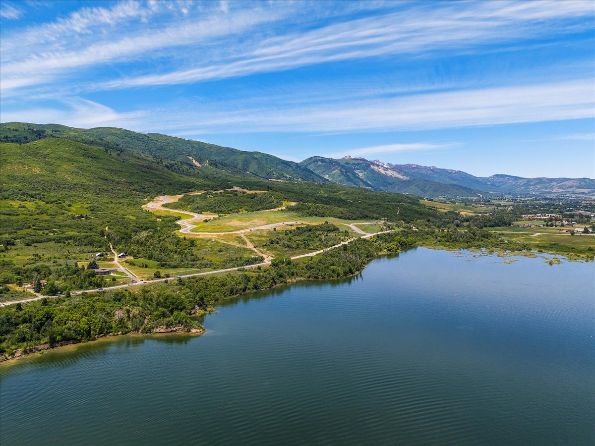 Bird's eye view of a water and mountain view