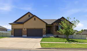 Ranch-style residence featuring a stucco and stone veneer facade