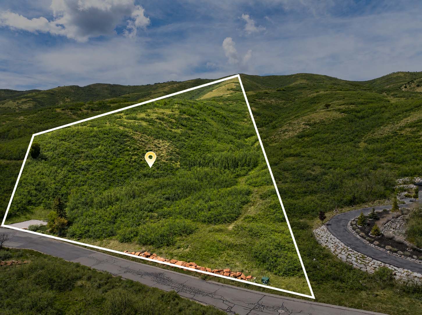 Approximate boundaries of this stunning 9.92-acre mountain homesite.