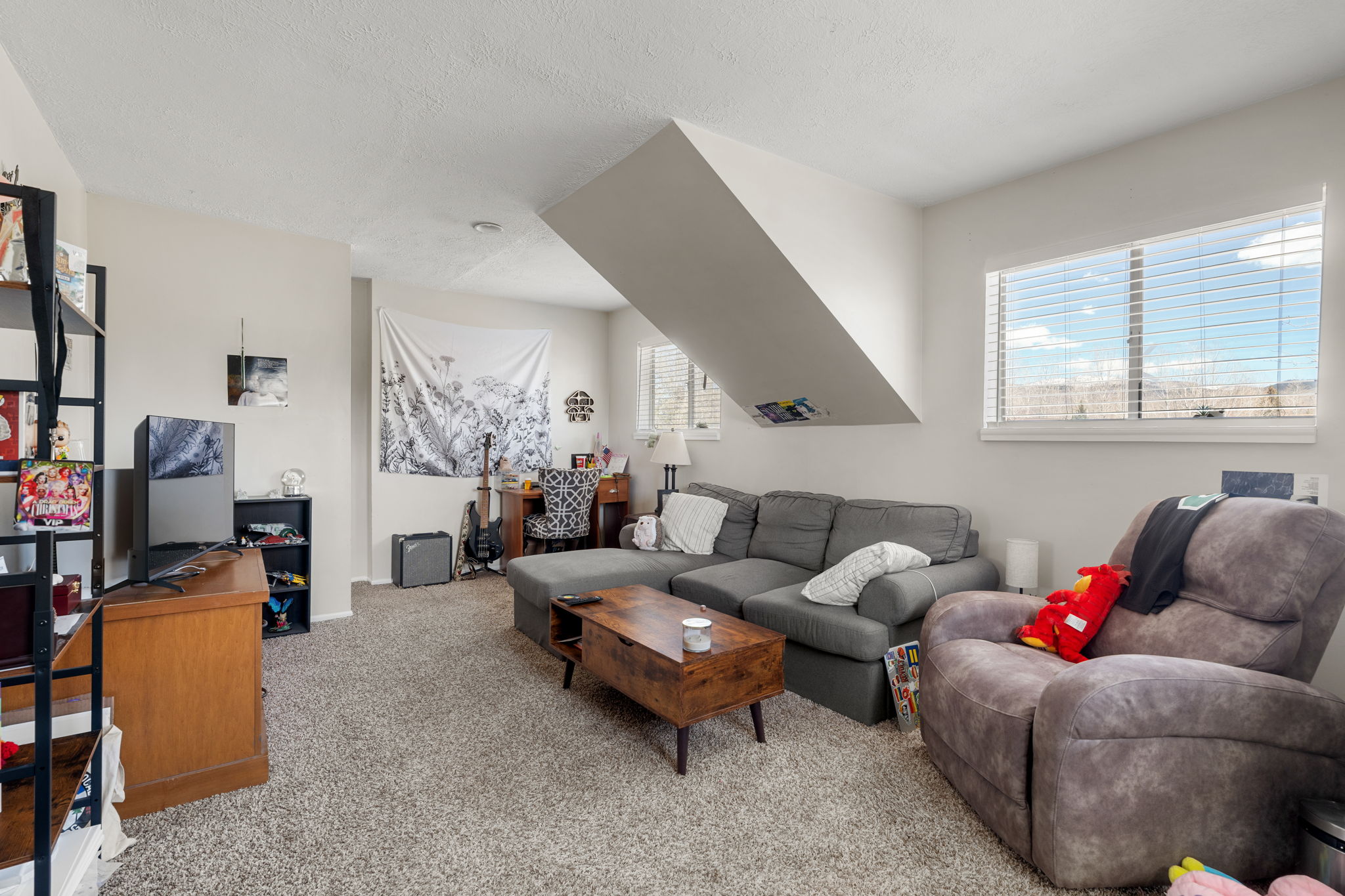 Guest retreat living area