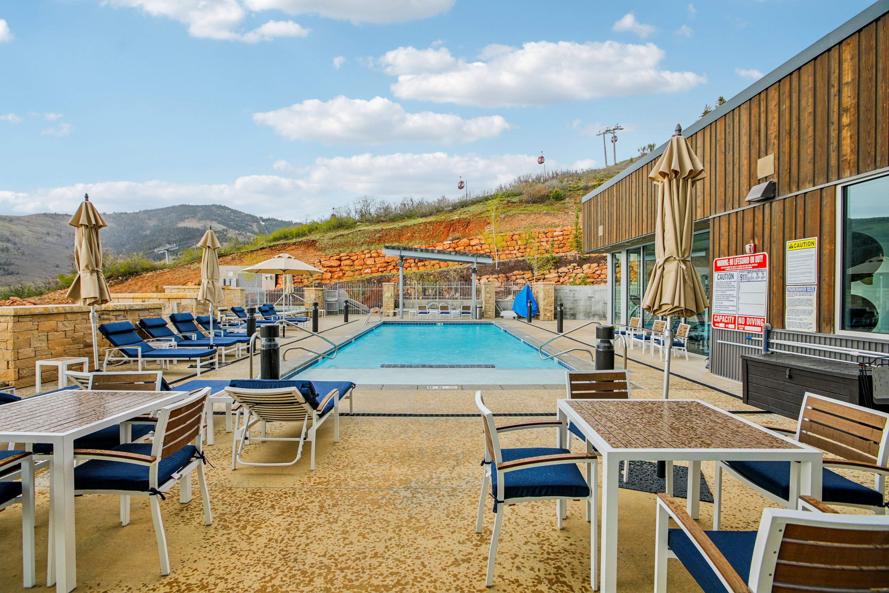 Outdoor swimming pool with integrated spa and surrounding concrete patio