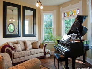 Corner room featuring a stained-glass transom window and wood-finish flooring