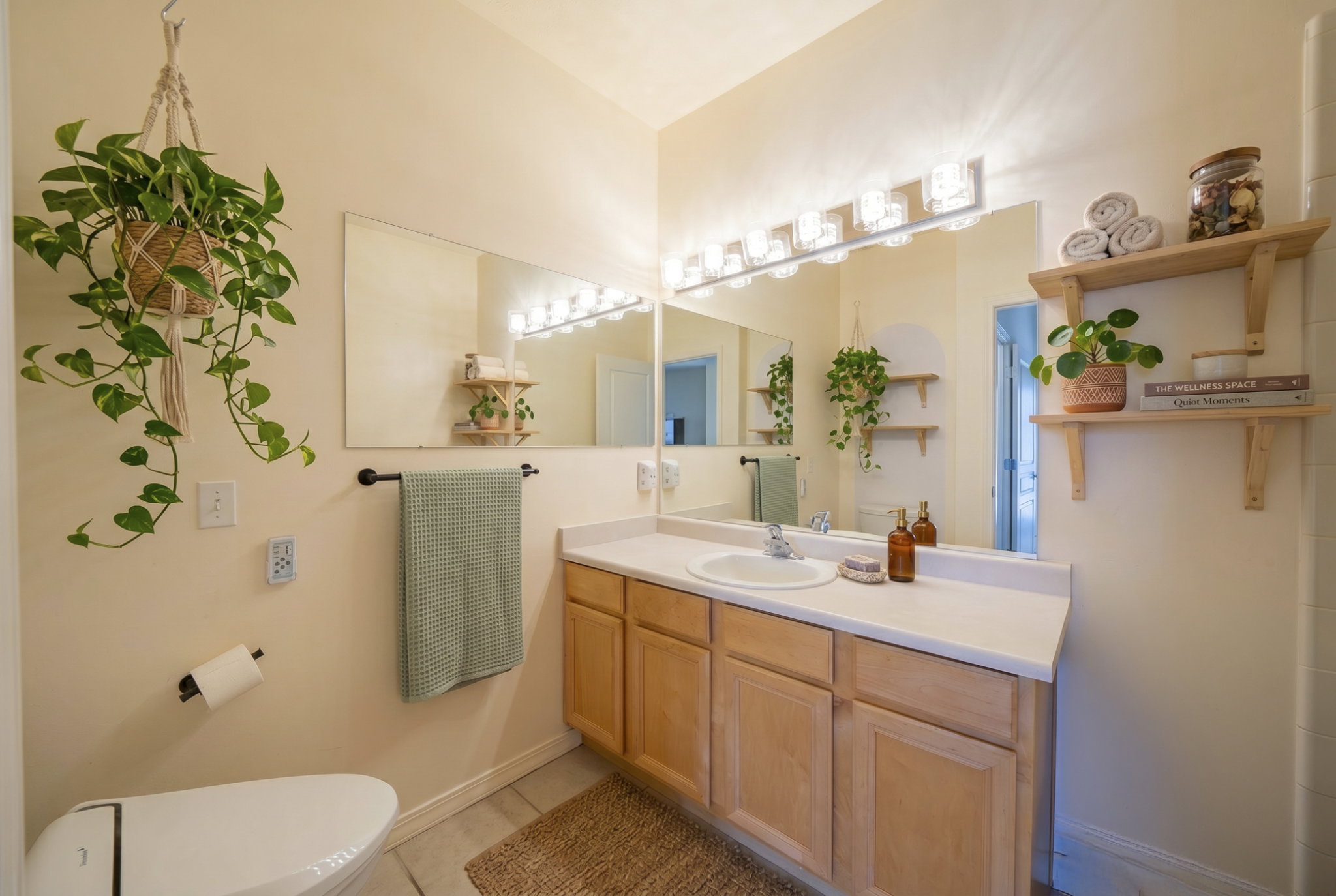 Virtually staged primary full bathroom