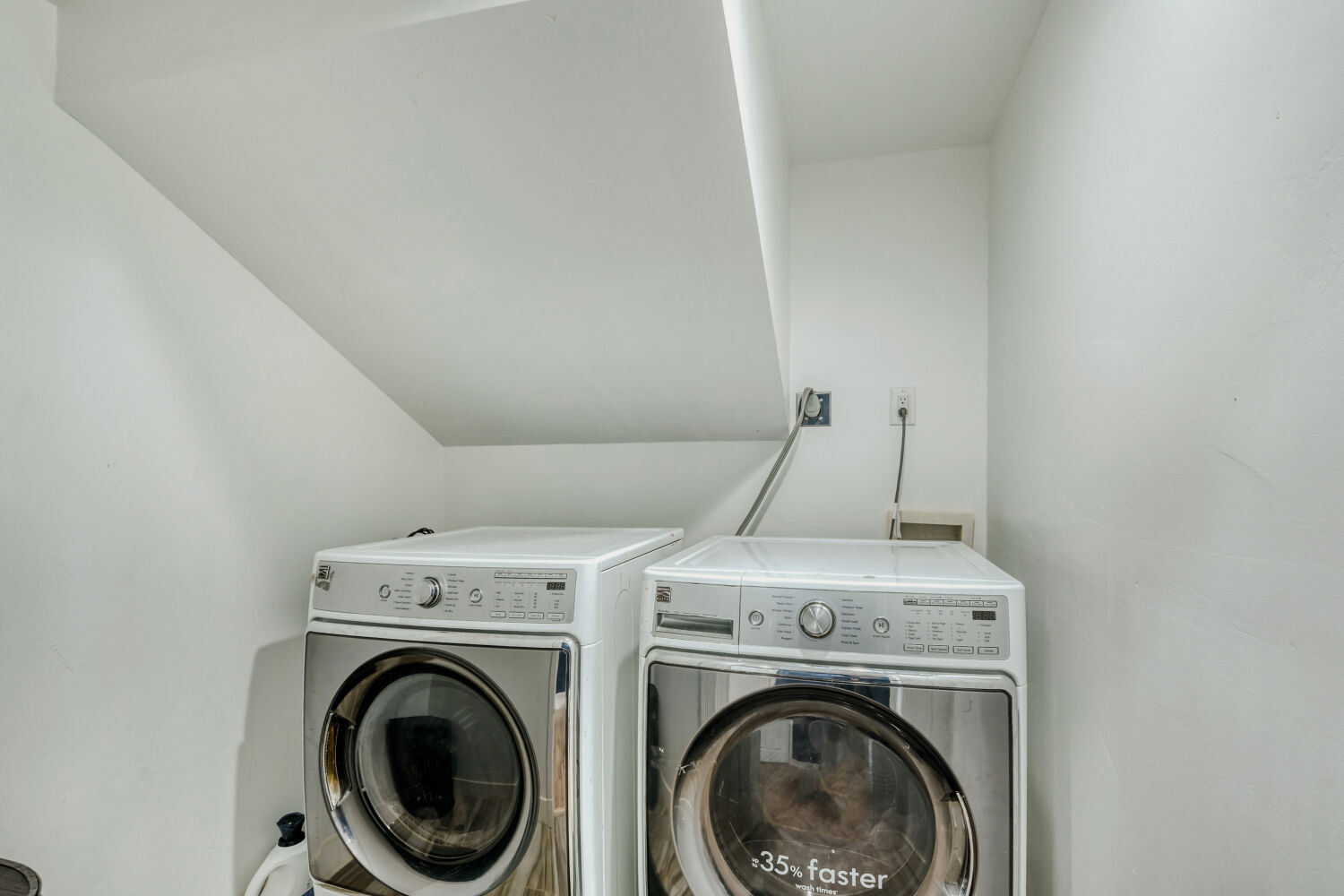 Main level walk in laundry room