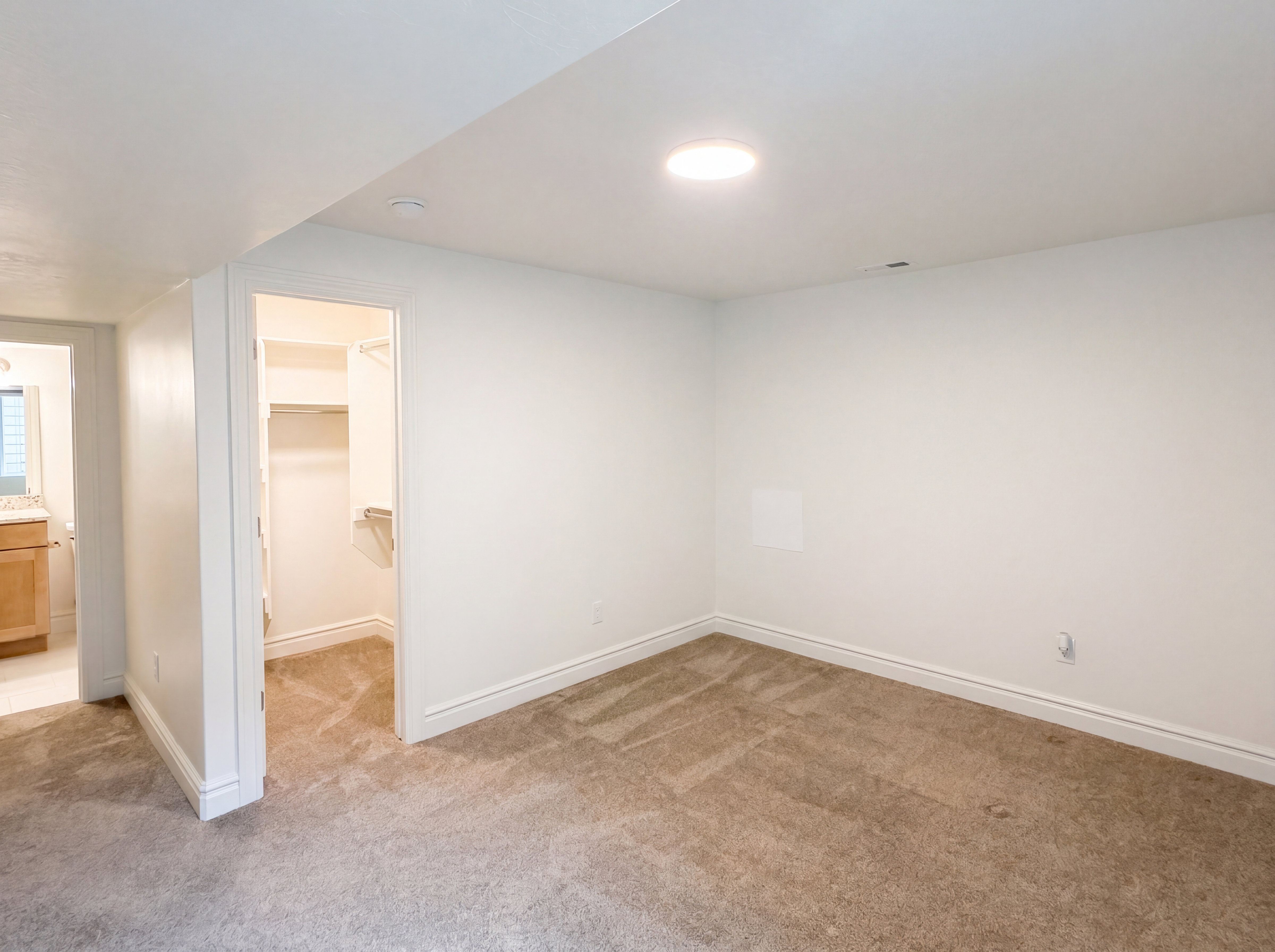 Room featuring light-toned carpet flooring, white painted walls, and recessed lighting