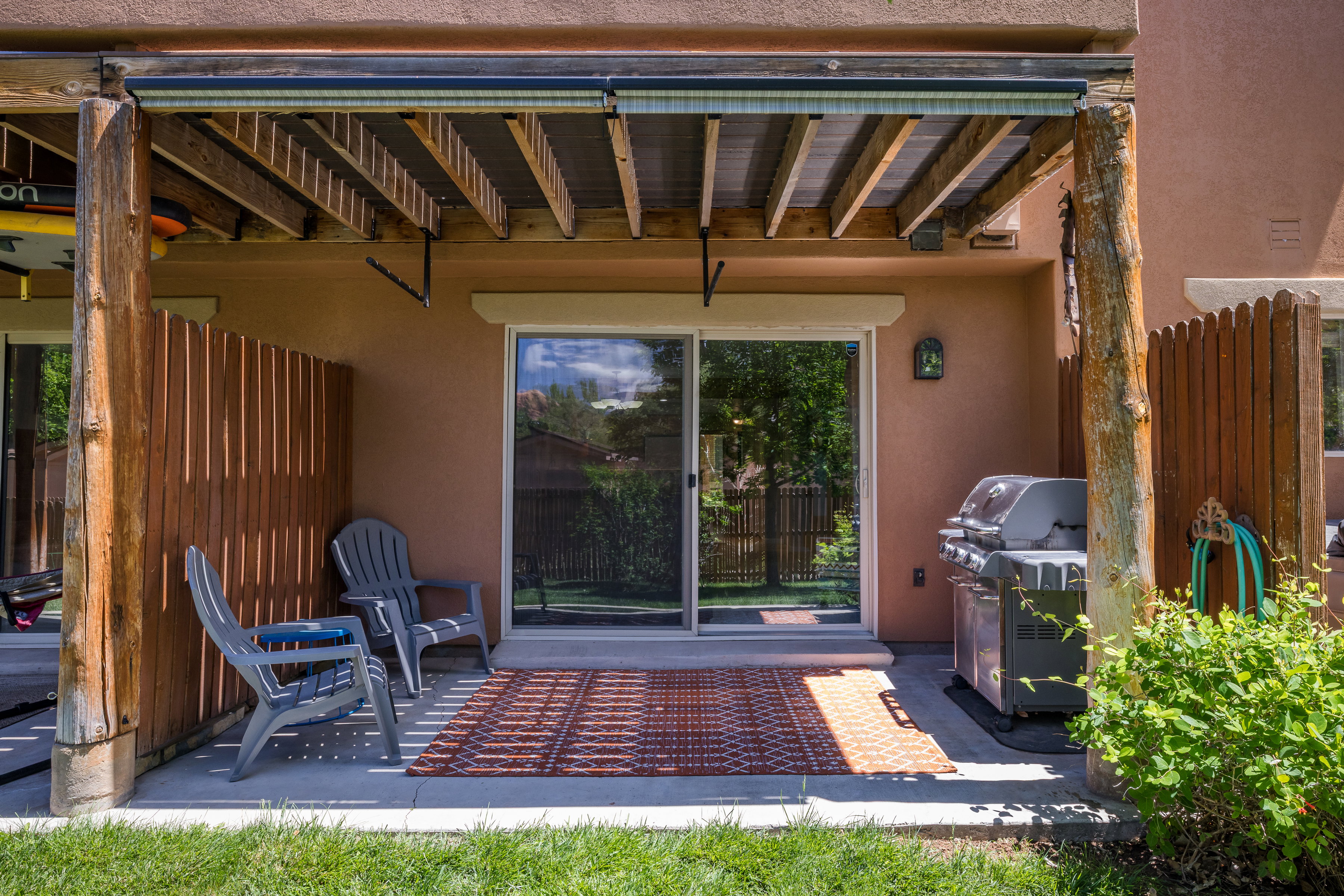 Covered patio featuring a wood pergola and privacy fencing