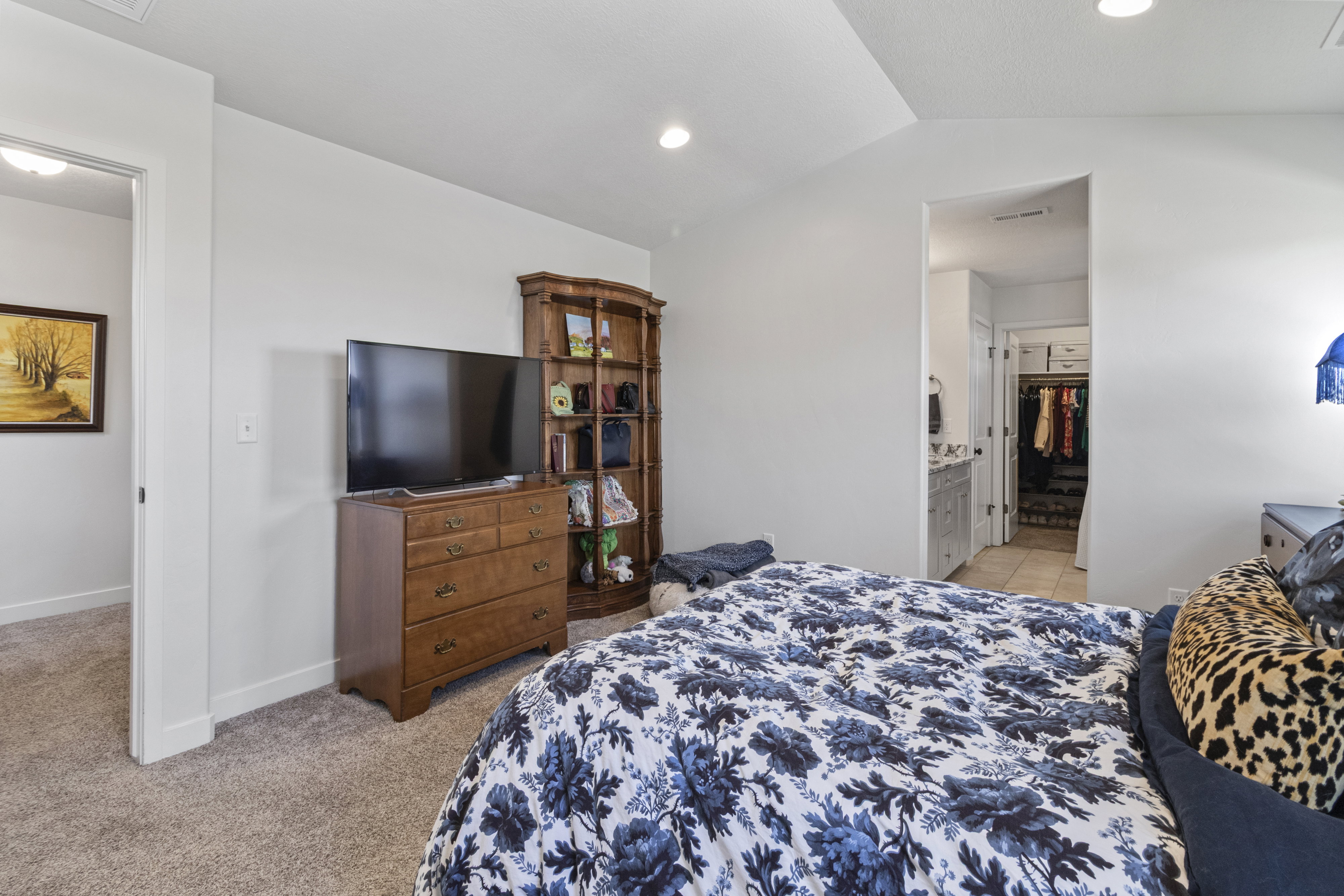 Carpeted room with vaulted ceiling and recessed lighting