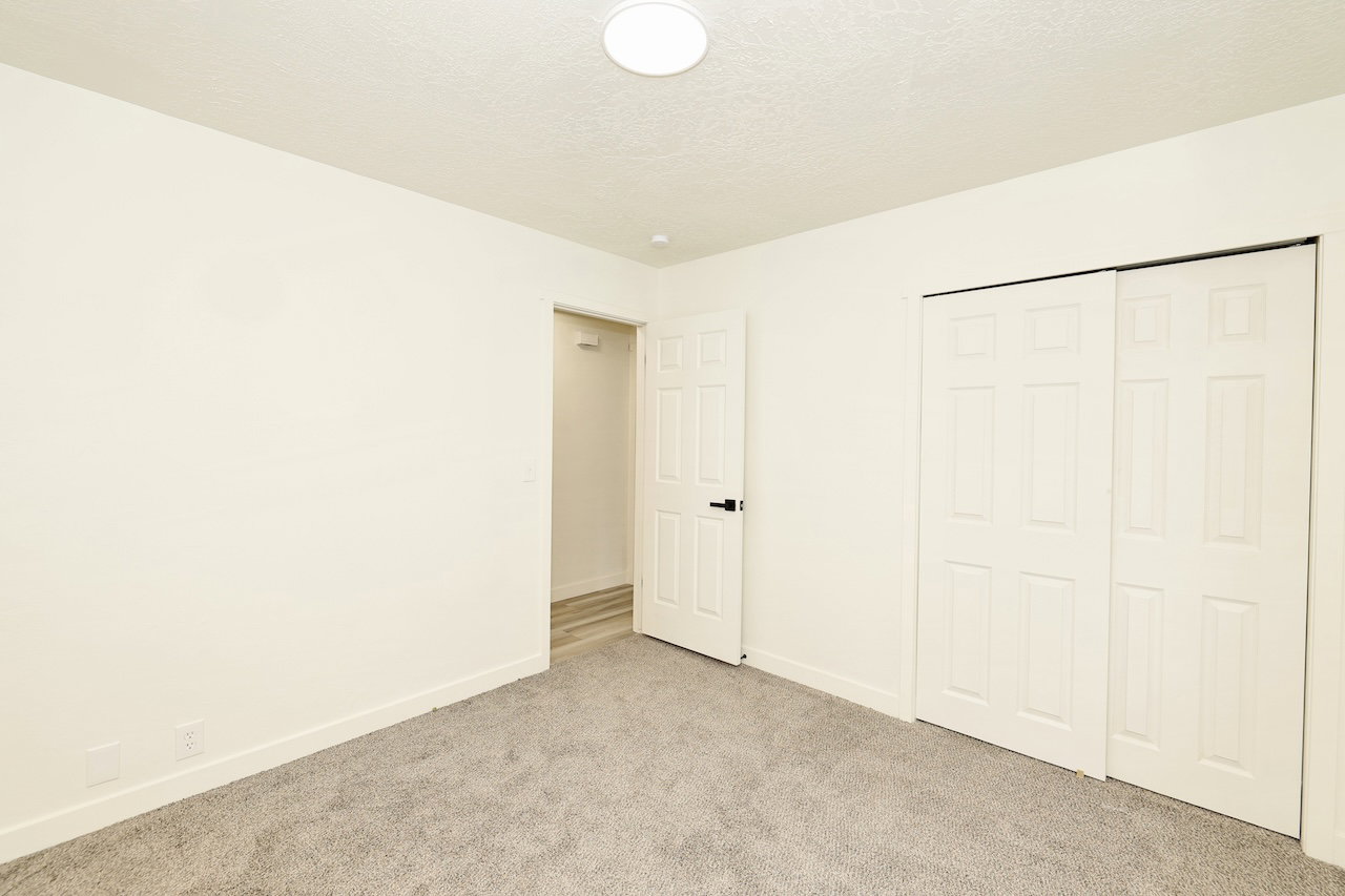 Neutral-toned room with light gray carpet flooring and white baseboards