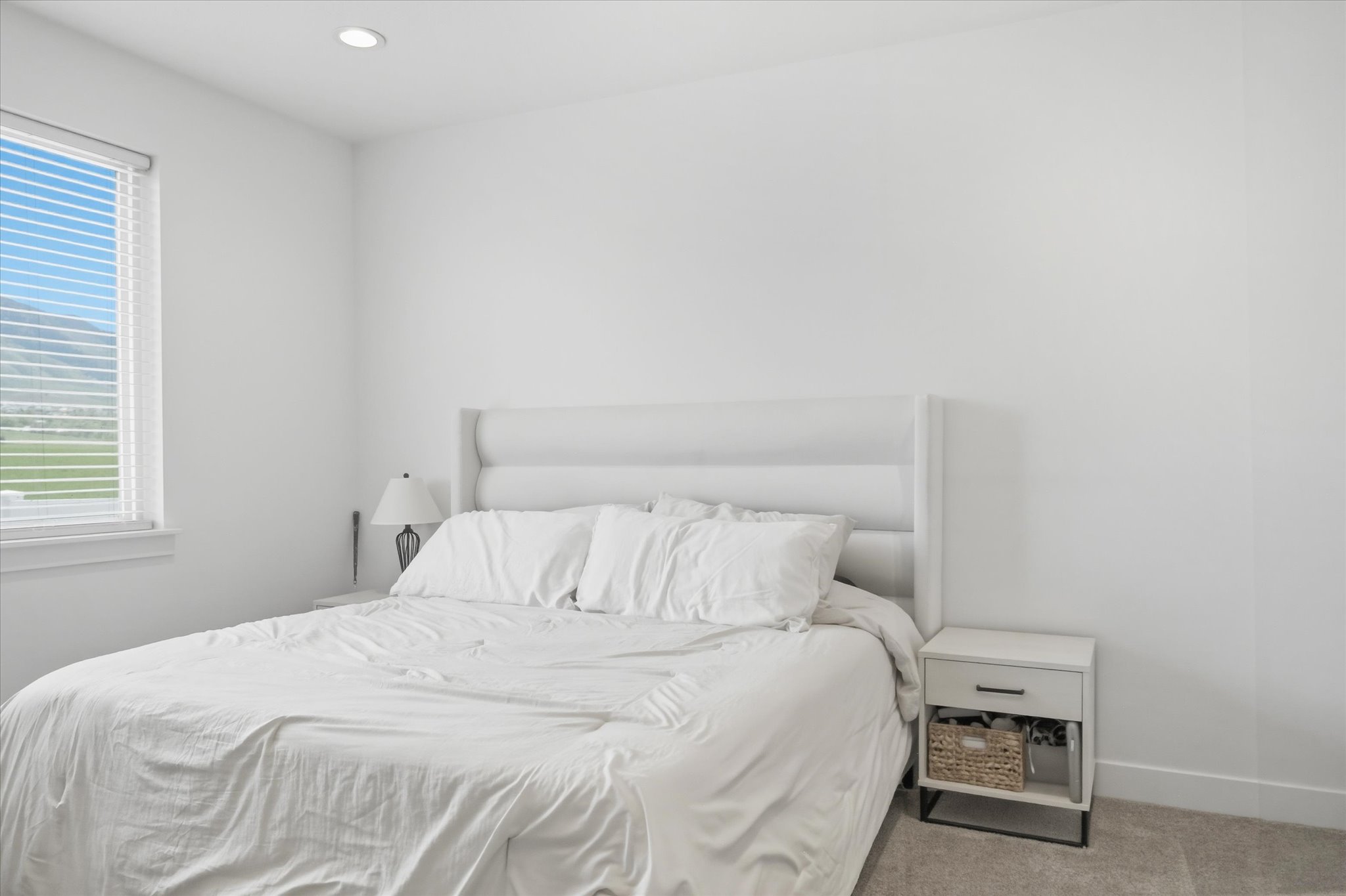 Neutral wall tones with recessed lighting