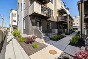 View of apartment building / complex
