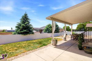 Expansive concrete patio