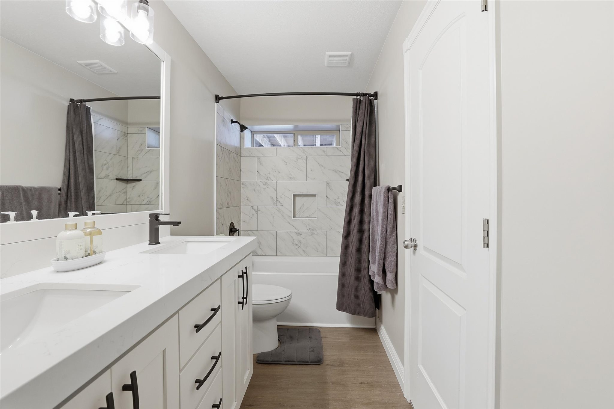 Double vanity with integrated sinks and white cabinetry