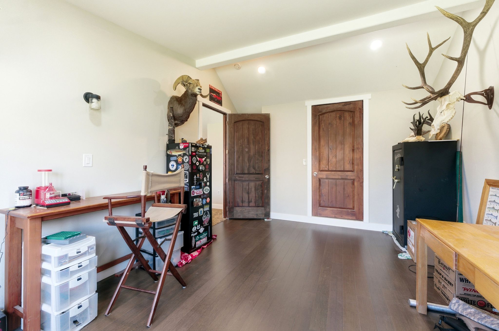Spacious room featuring wood-finish flooring, light-toned walls, and recessed lighting