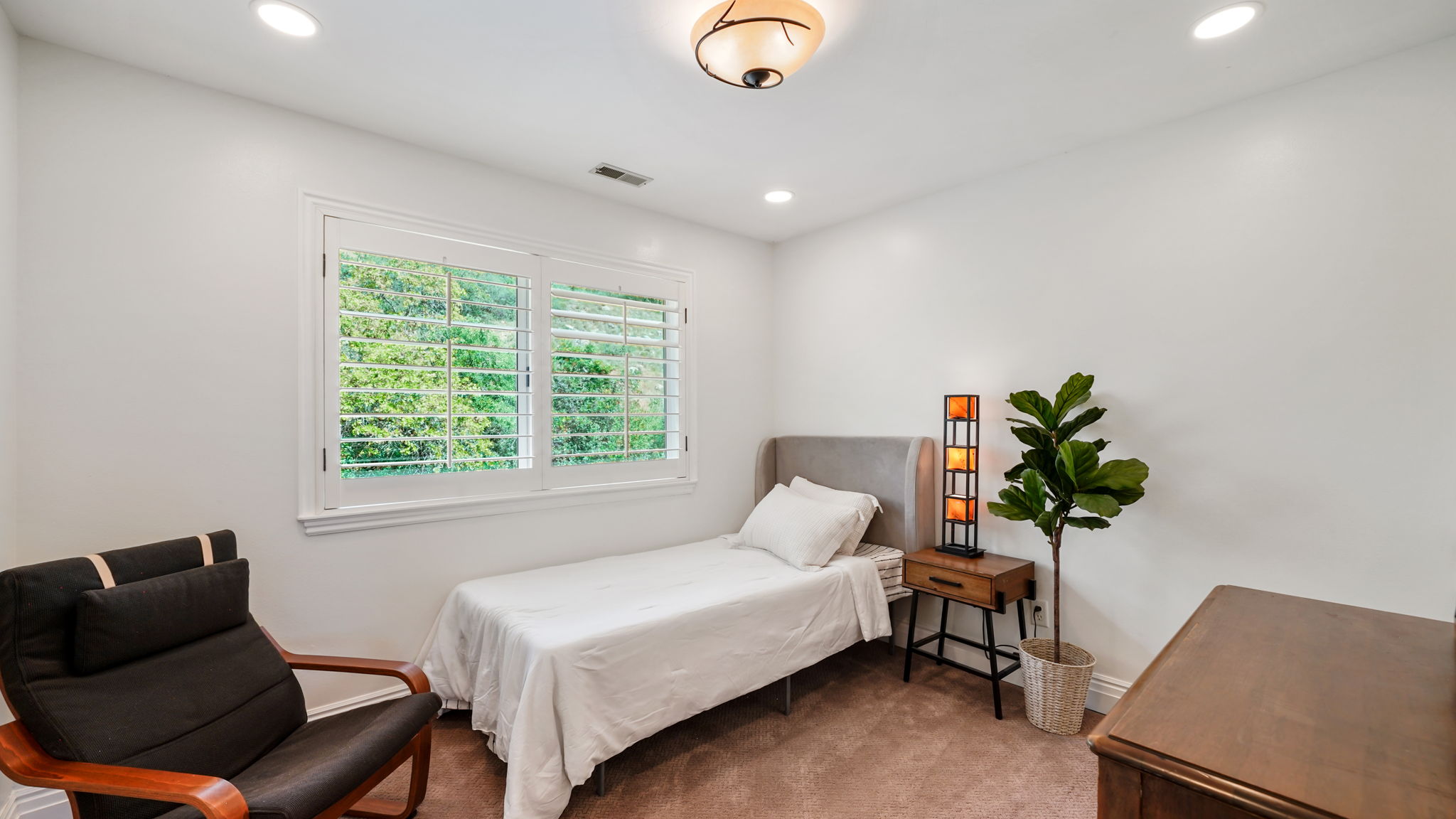 2nd floor bedroom
