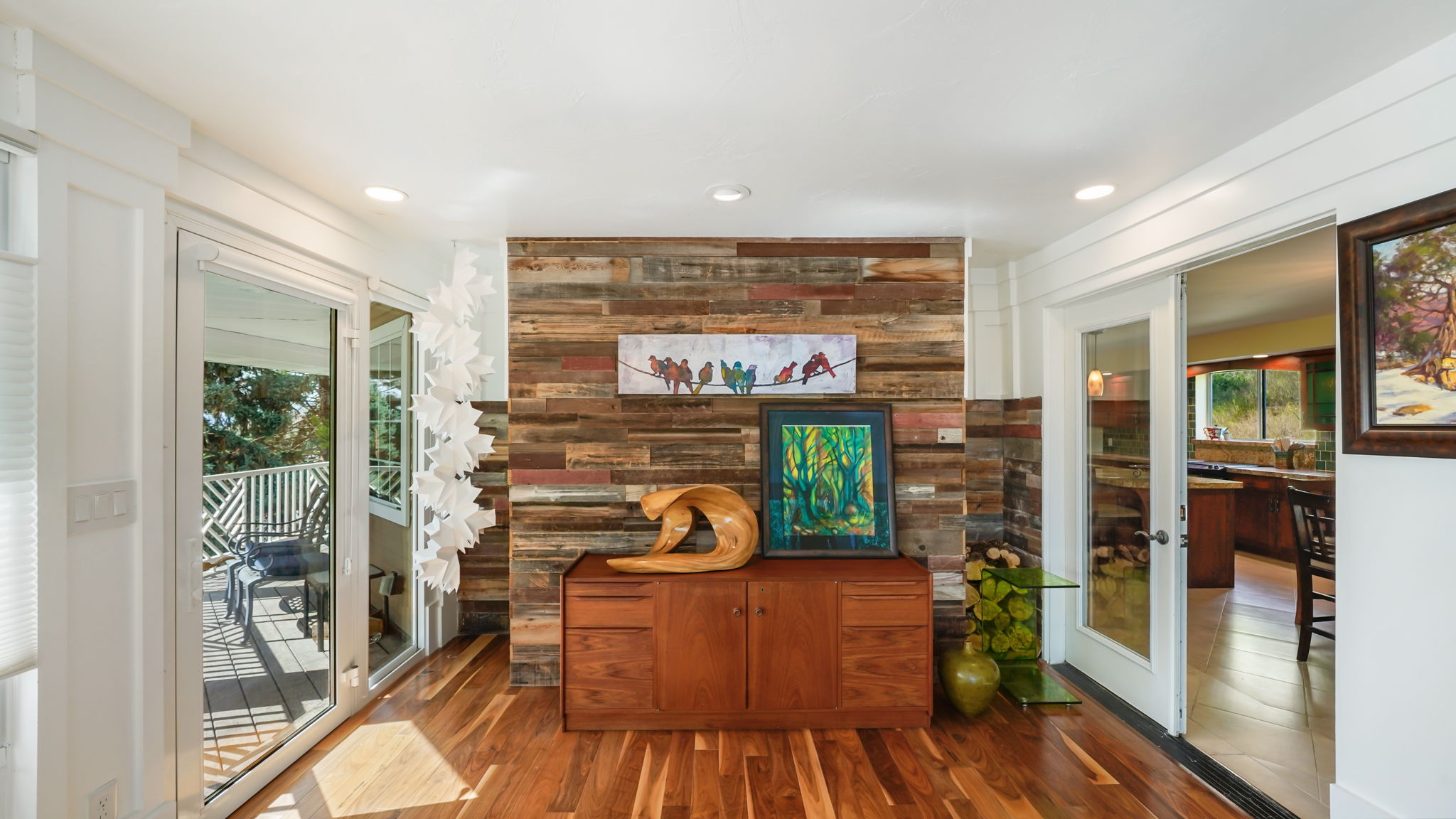 Spacious sunroom/family room