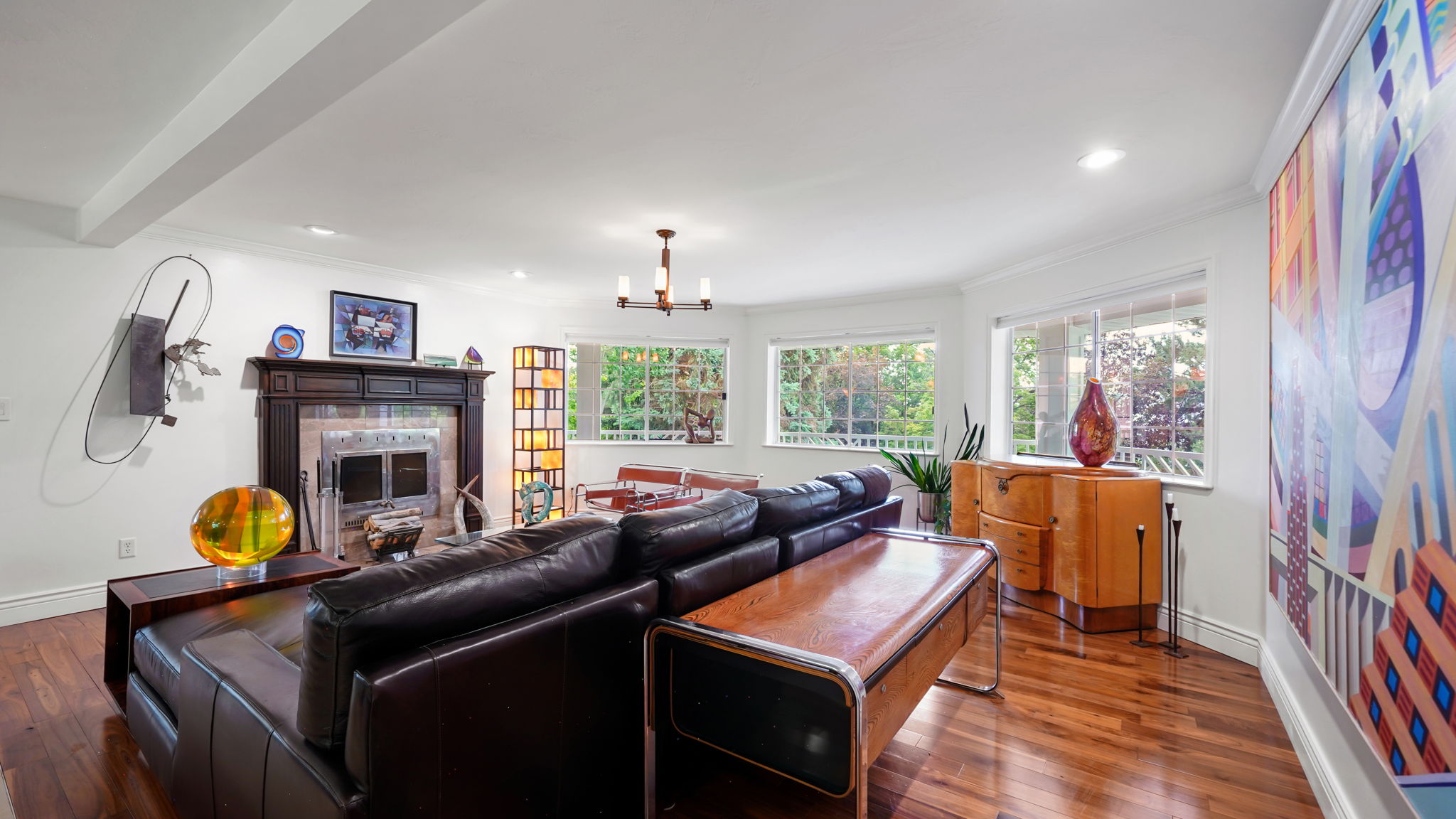 Large Living room off of the kitchen