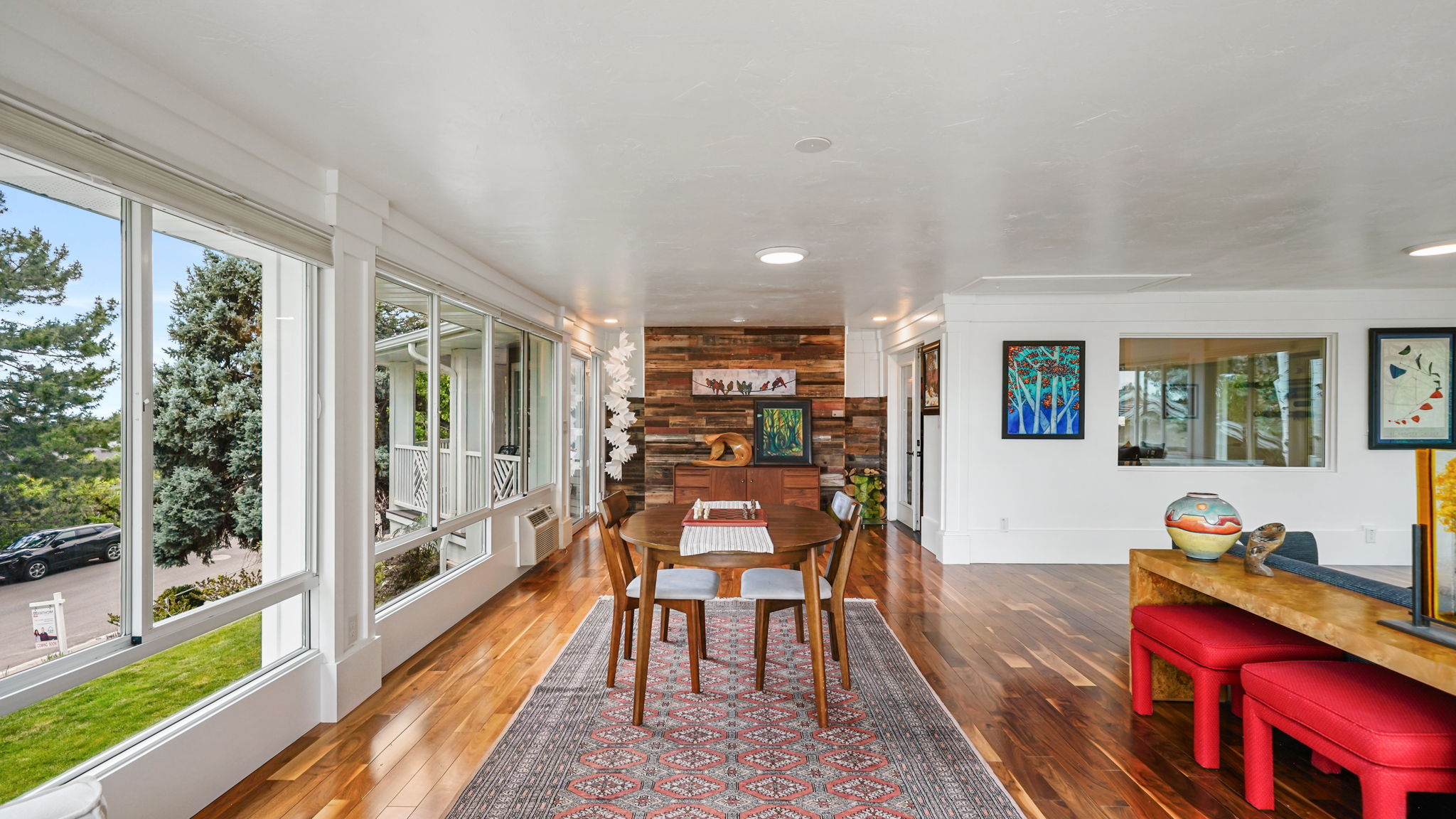 Spacious sunroom/family room