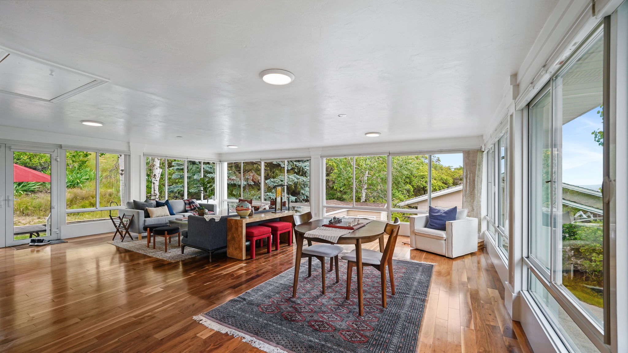 Spacious sunroom/family room
