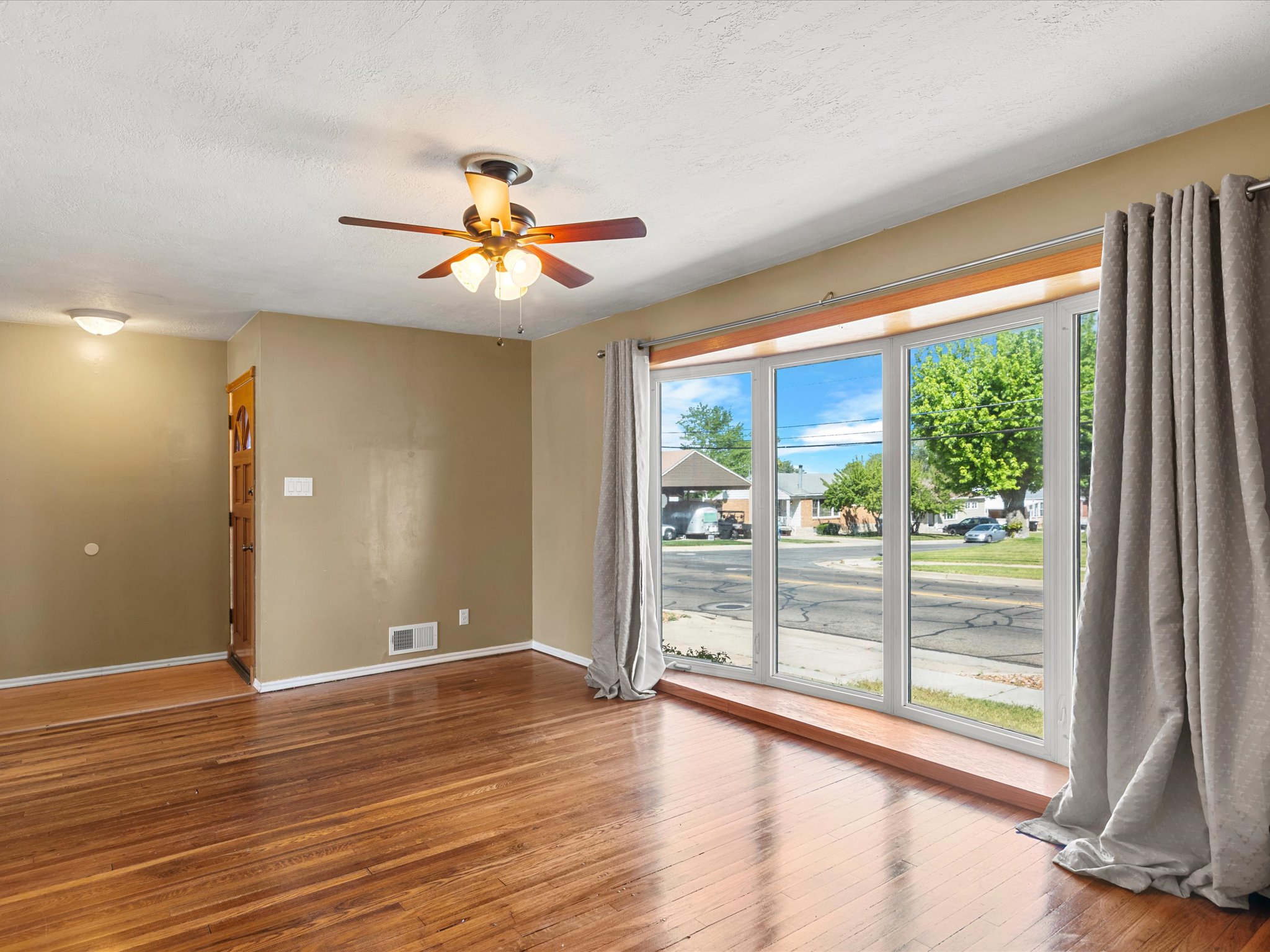 Expansive bay window featuring multiple panes and a deep sill