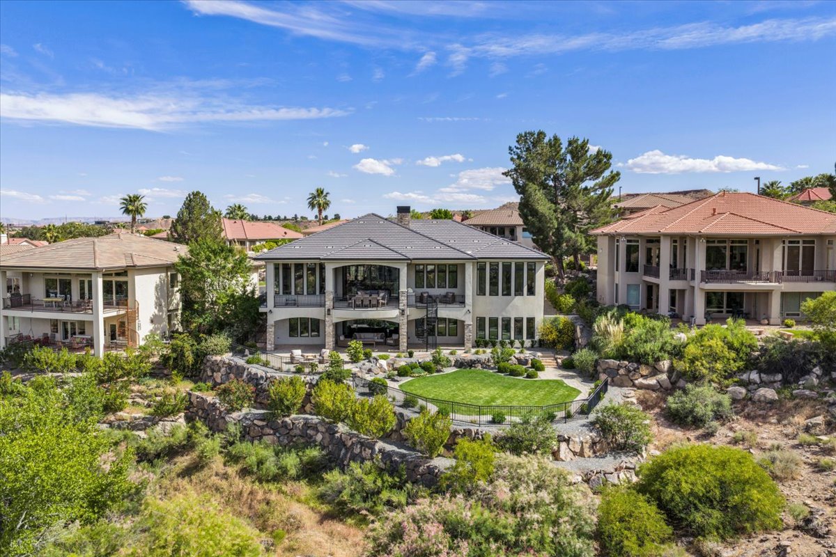 Spacious backyard