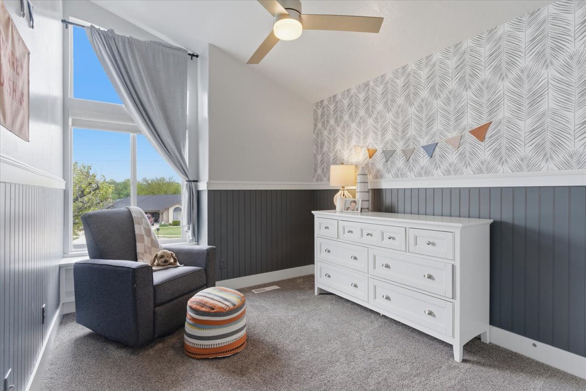 Bedroom with vaulted ceiling with ceiling fan