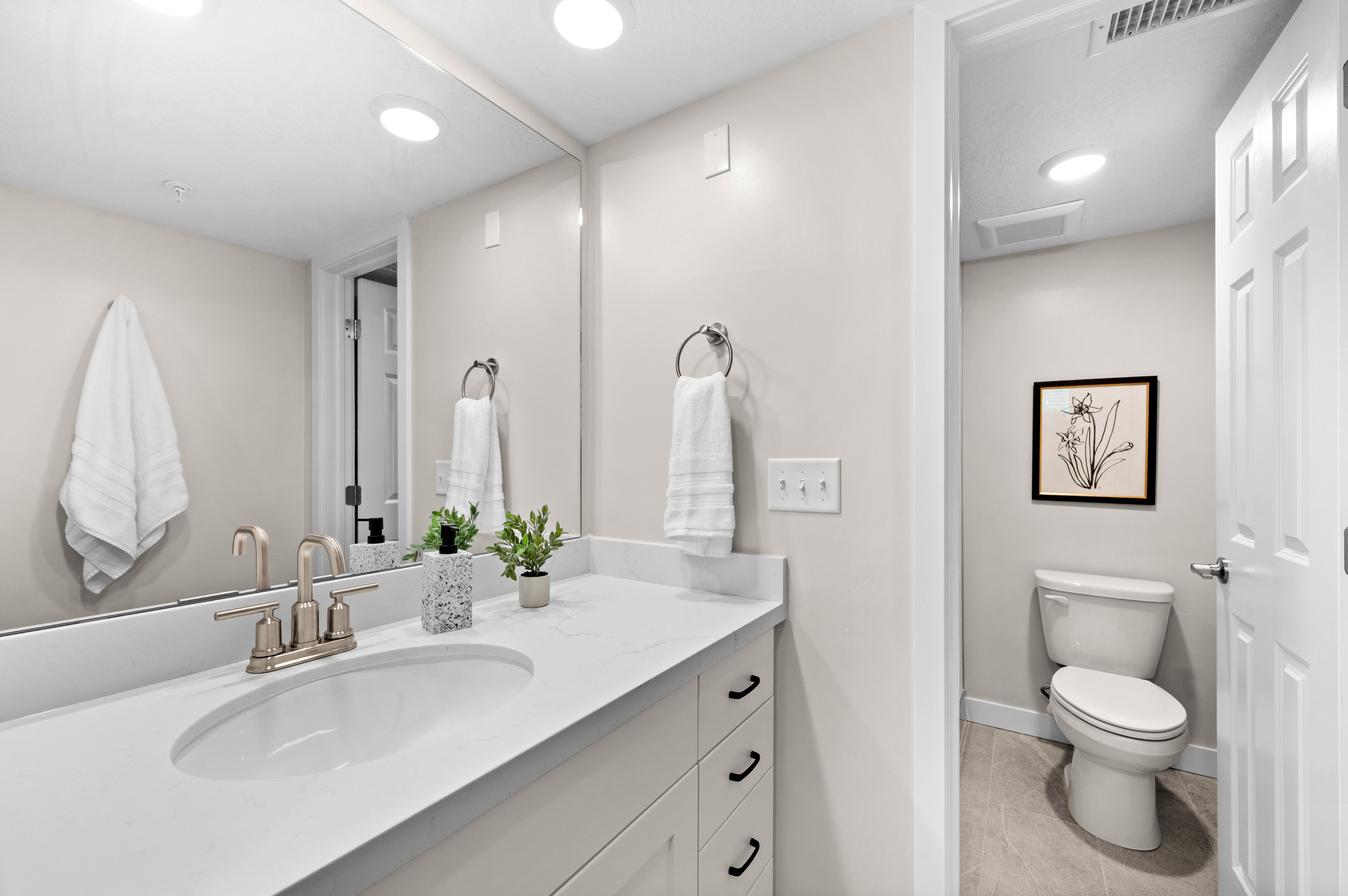 Ensuite Bath in Bedroom 1