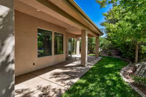 Covered patio with recessed lighting
