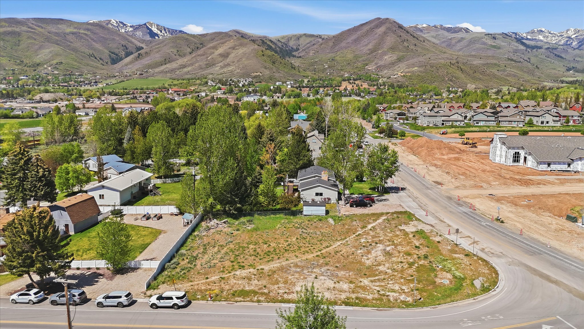 Expansive undeveloped lot presenting opportunities for new construction