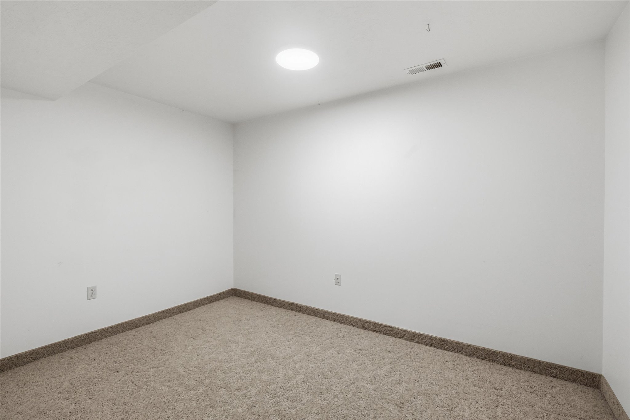 Den Room featuring Carpeted flooring, white painted walls, and a circular ceiling light fixture