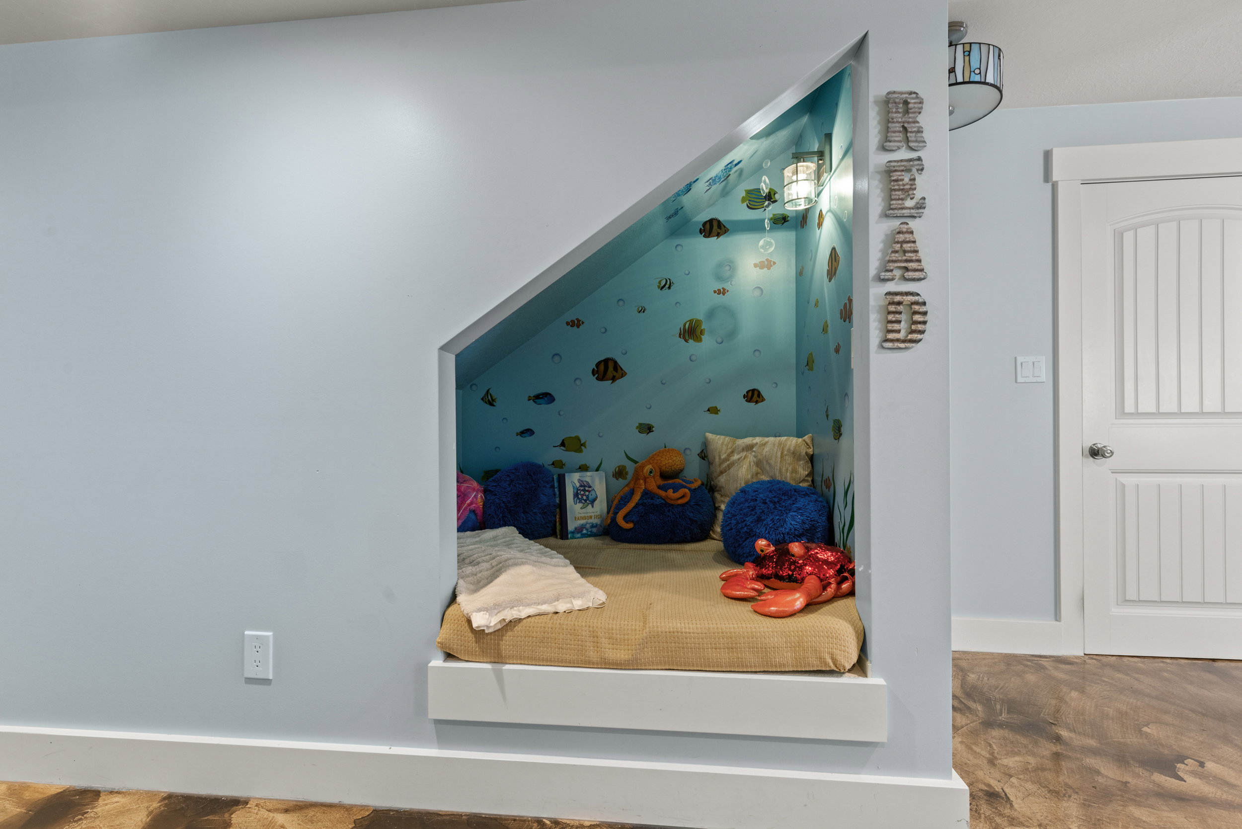 Built-in wall niche featuring interior lighting and decorative wall coverings