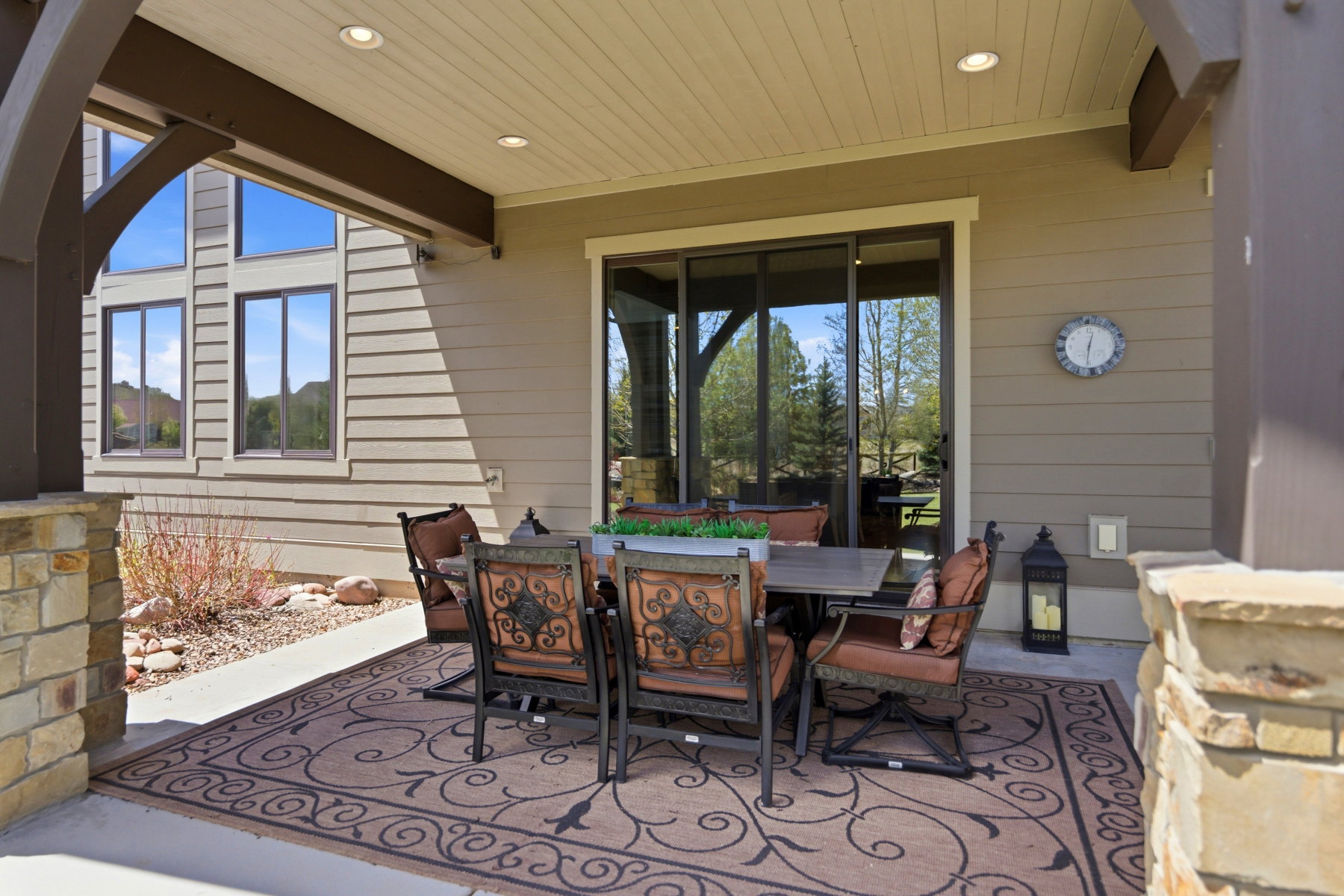 Covered outdoor patio featuring recessed lighting