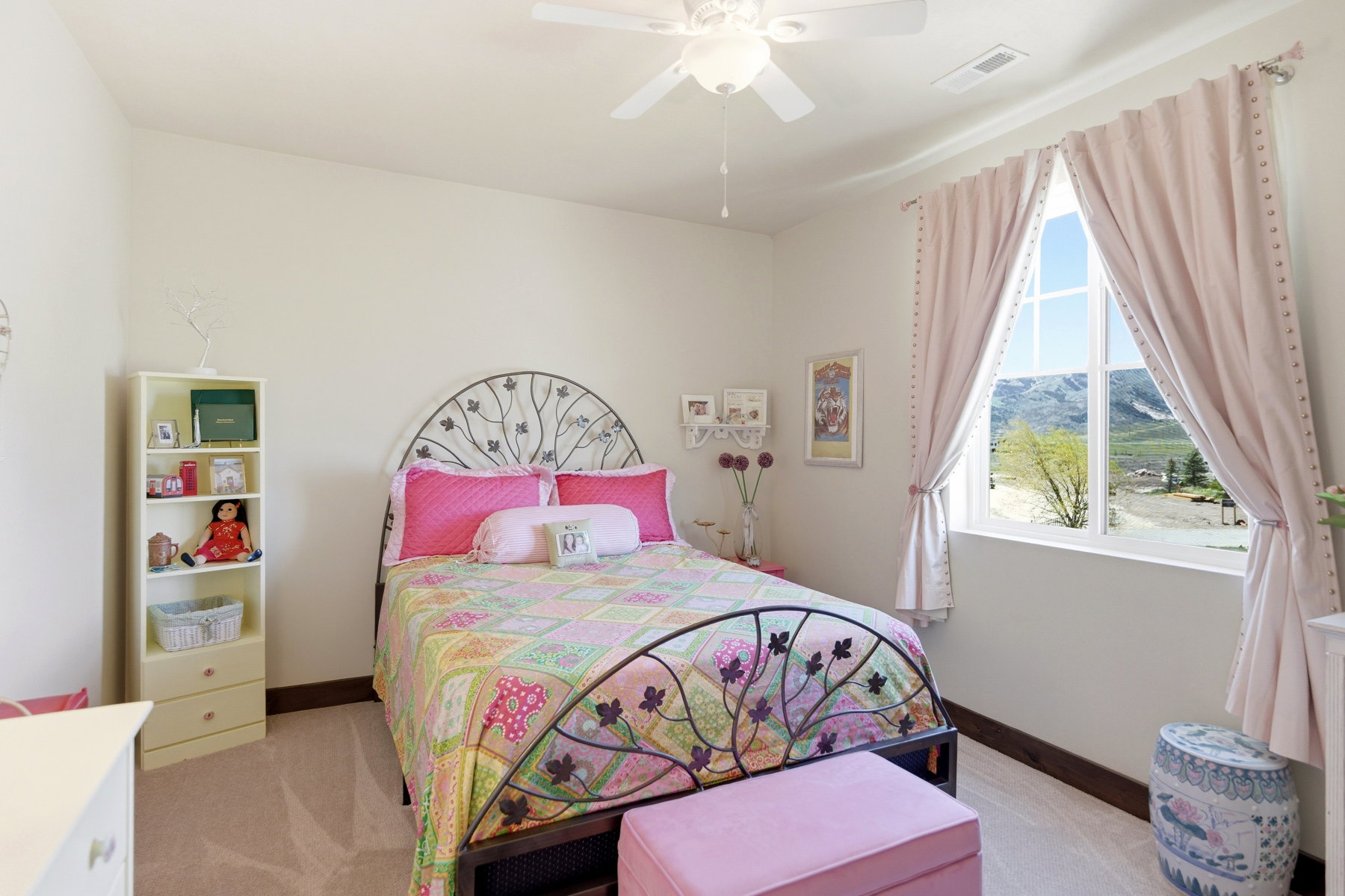 Room featuring carpet flooring, a multi-pane window with mountain scenery, a ceiling fan with integrated lighting, and crown molding