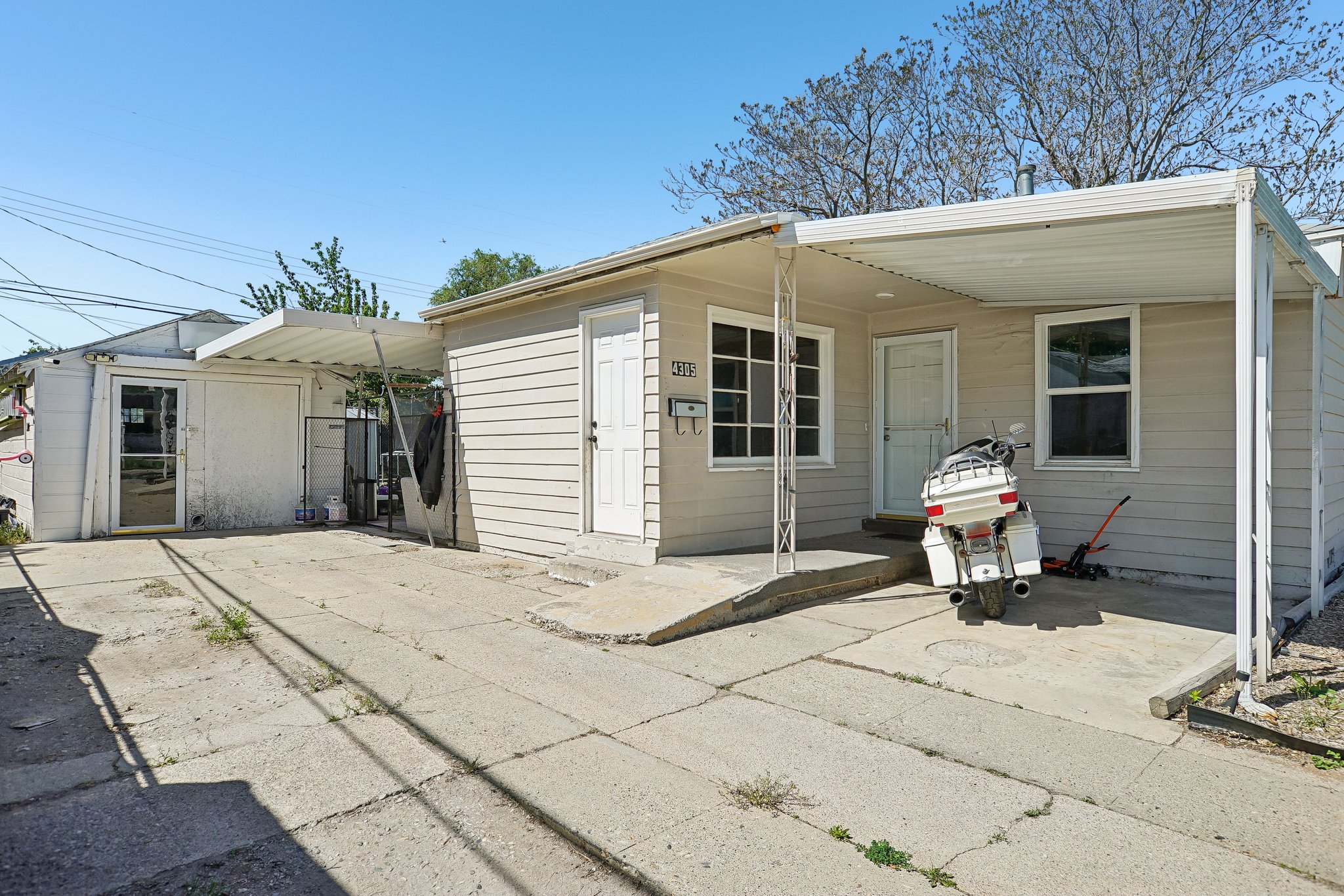 Covered Porch & Detached Garage/Gym