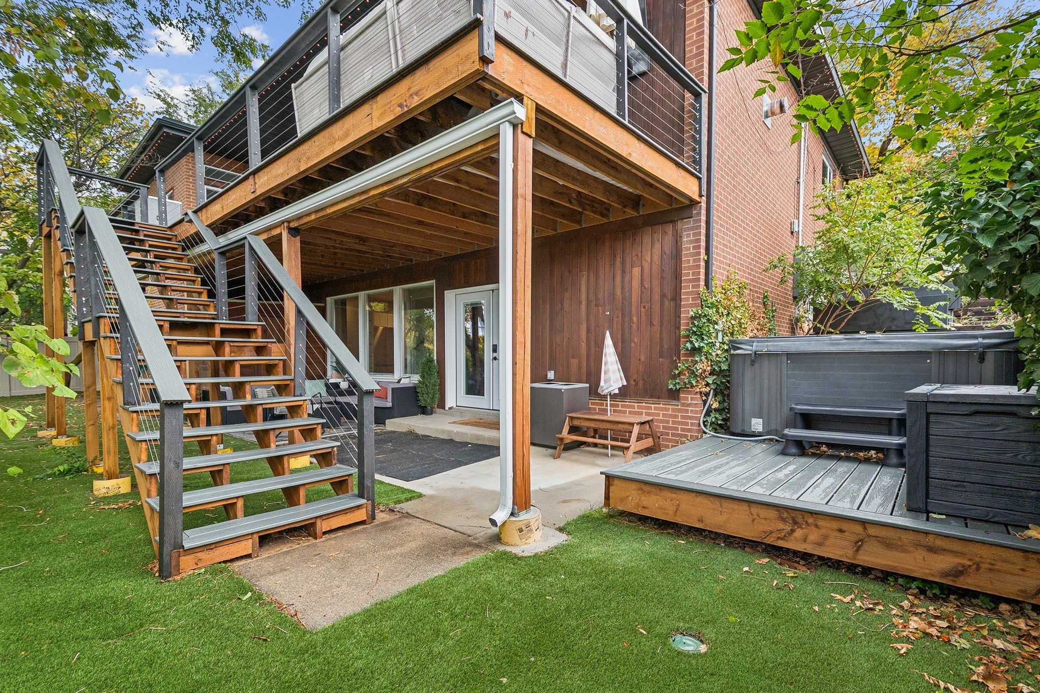 Multi-level exterior deck system with cable railings