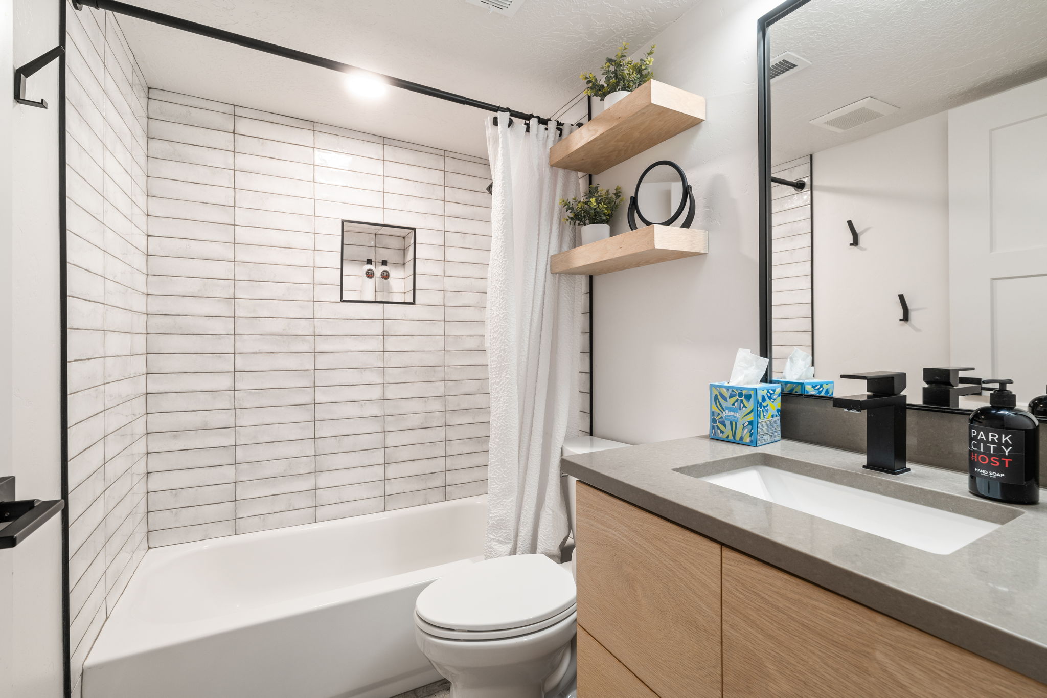 Bathroom featuring a tub/shower combination with subway tile surround and a tiled shower niche