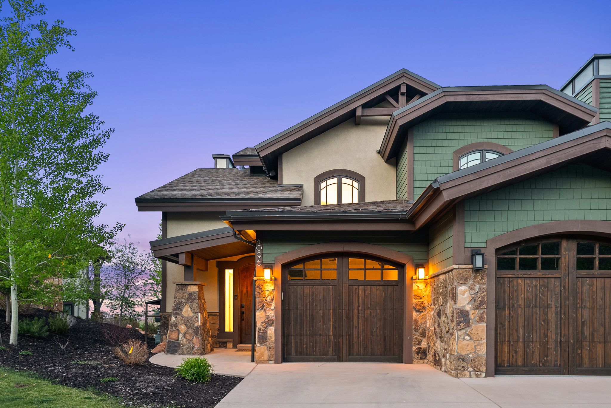 Craftsman-style exterior featuring a stone and stucco facade