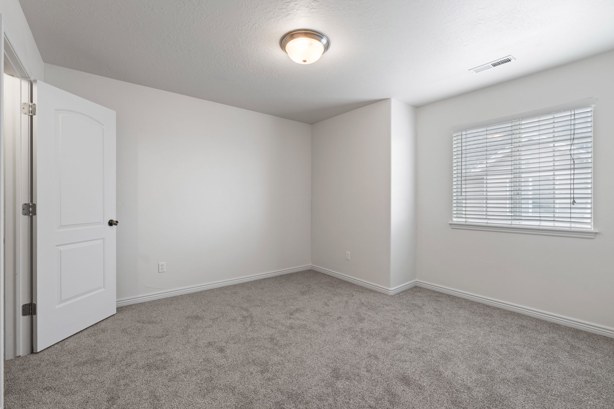 Spare bedroom with new carpet and fresh paint