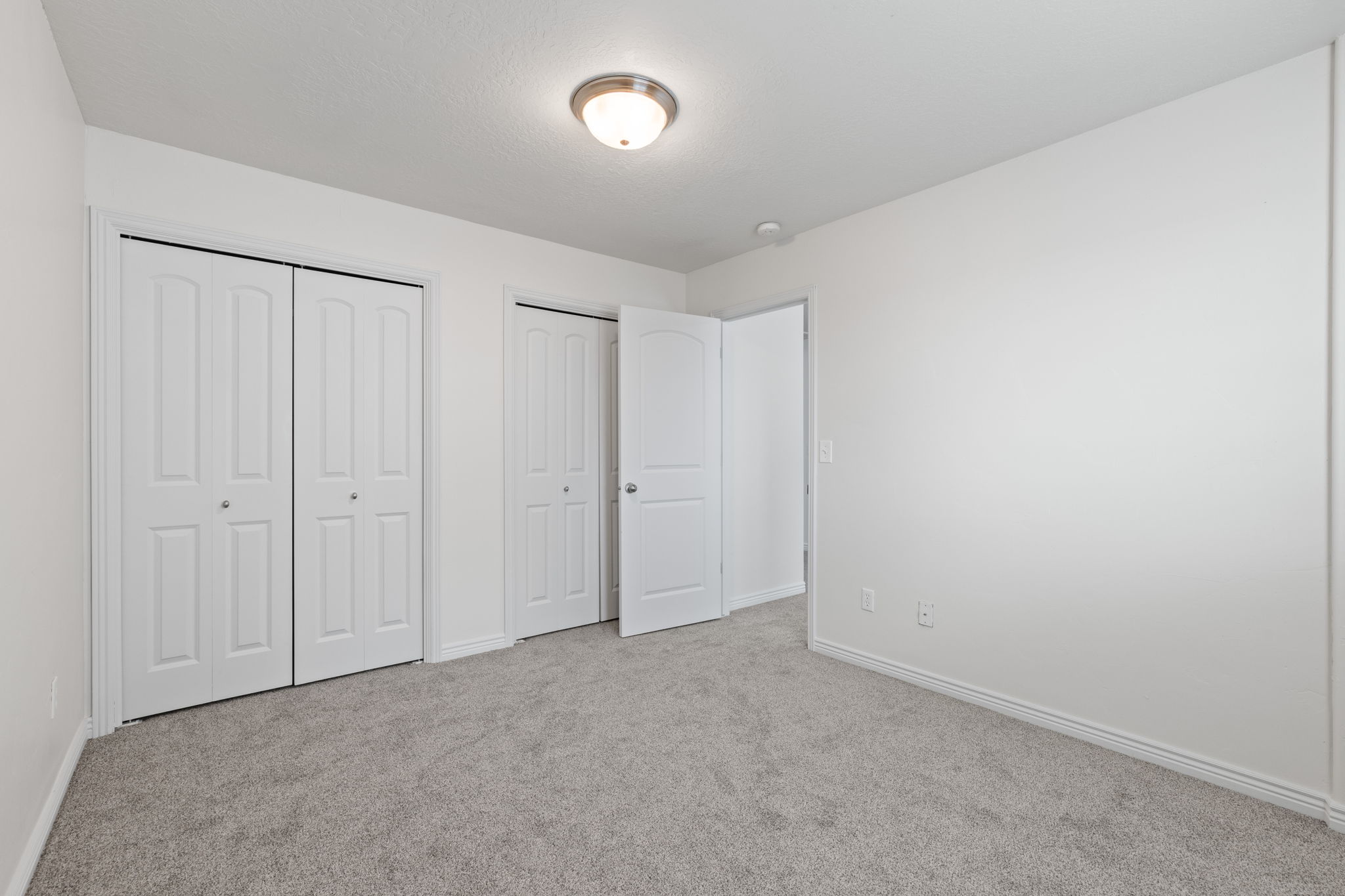 Spare bedroom with new carpet and fresh paint