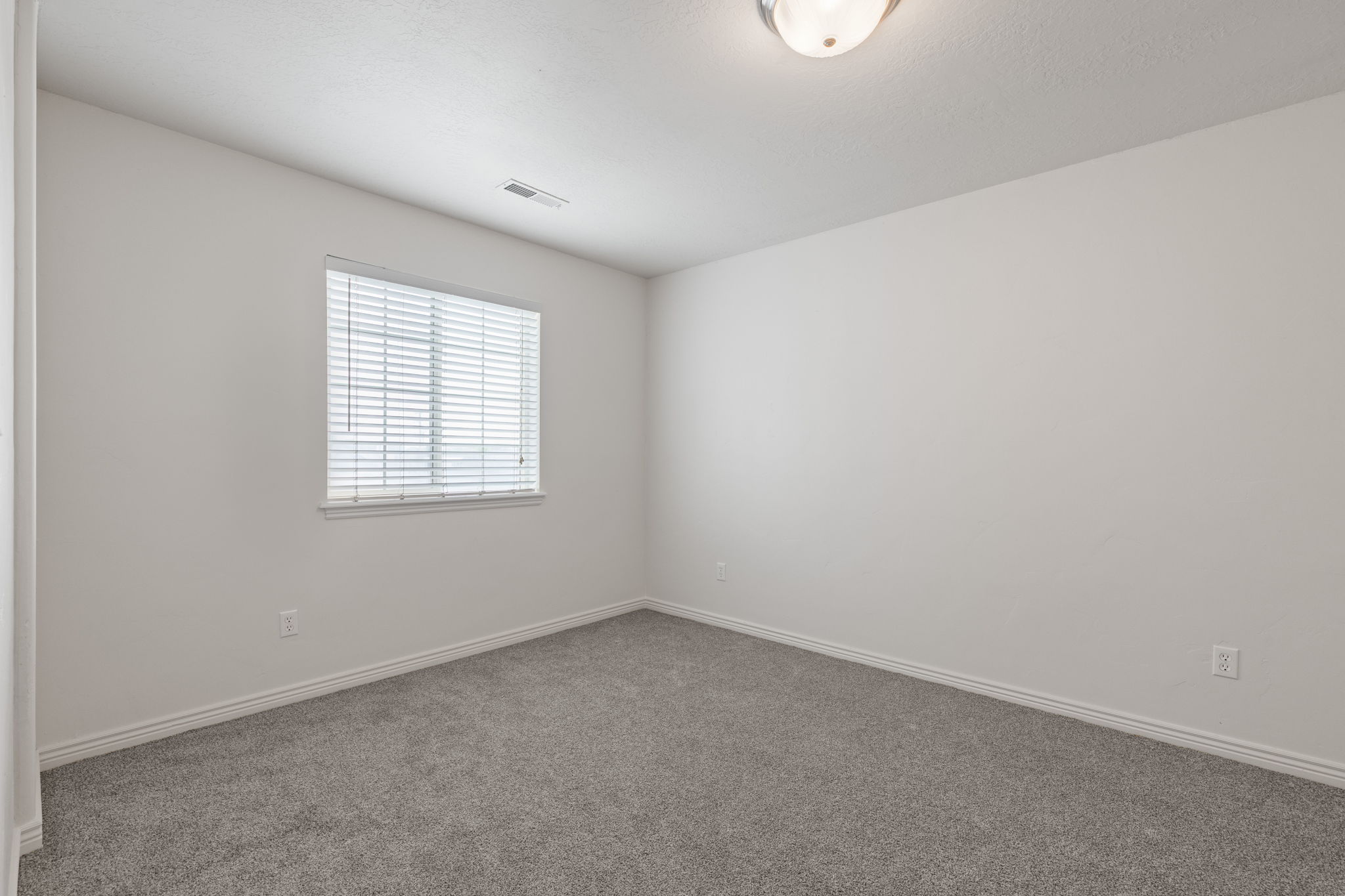 Spare bedroom with new carpet and fresh paint