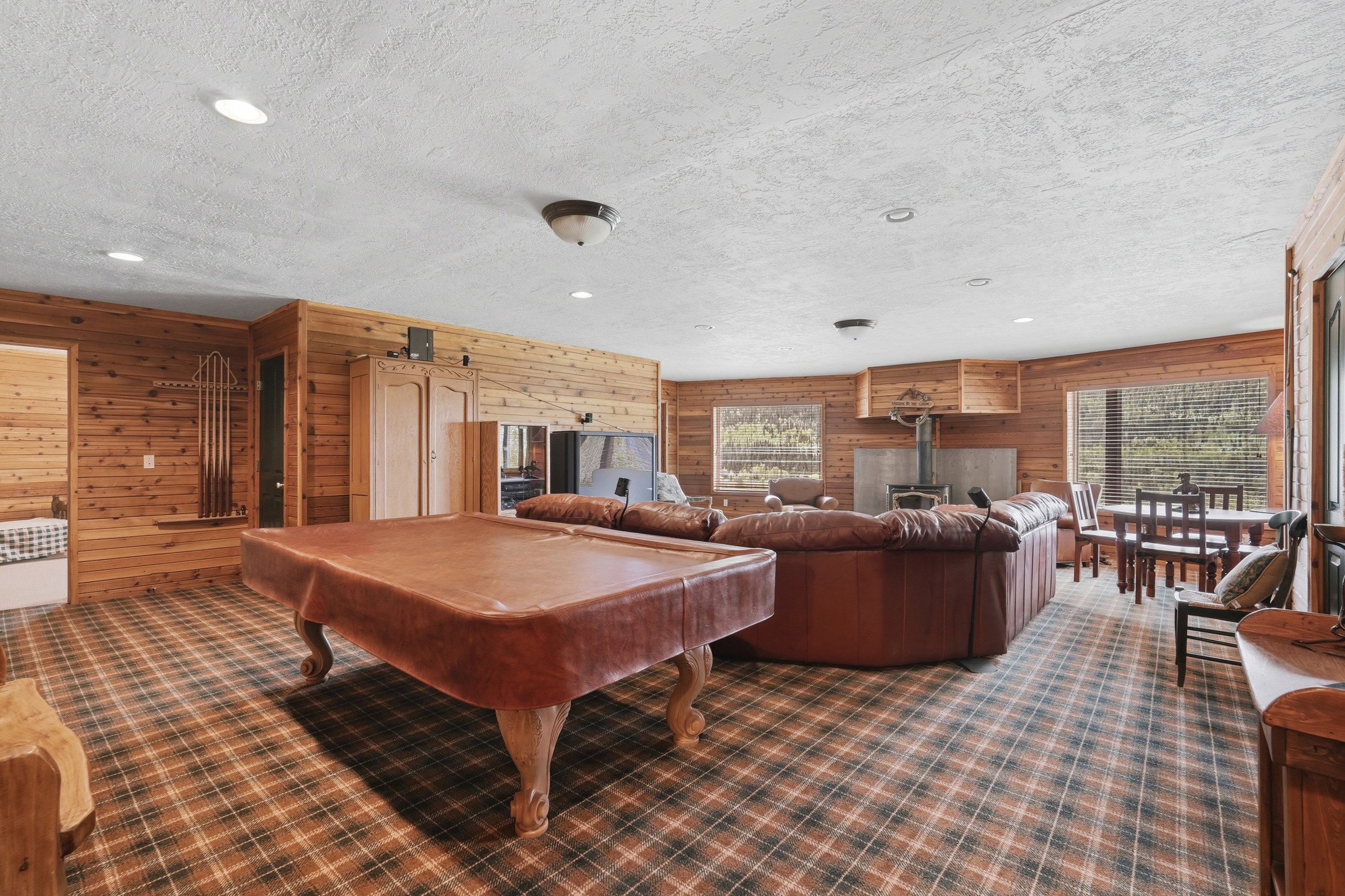 walkout, daylight basement